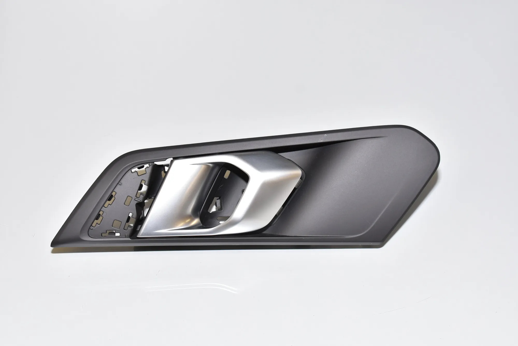 Rear Left Inner Opening Handle – OEM 7454813 · BMW X7 (G07) BMW X7 (G07) xDrive 30 d 2020 – 2
