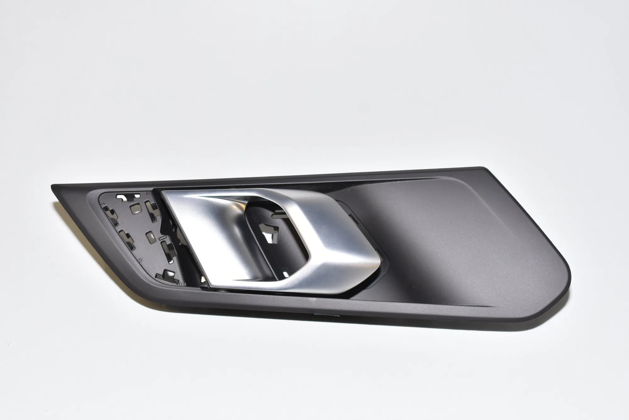 Rear Right Inner Opening Handle – OEM 7454814 · BMW X7 (G07) BMW X7 (G07) xDrive 30 d 2020