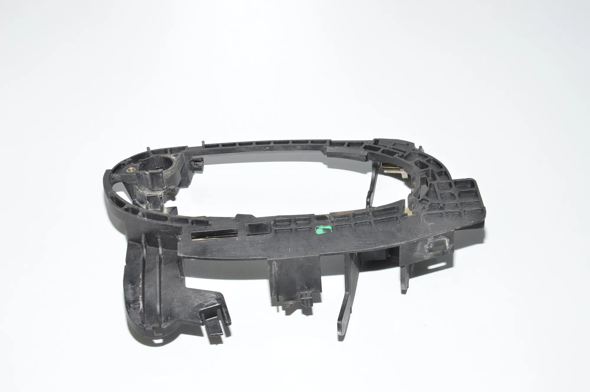 Front Right Door Interior Handle Frame – OEM 7013702 · BMW 7 (E65, E66, E67) BMW 7 (E65, E66, E67) 750 i, Li 2005 – 2