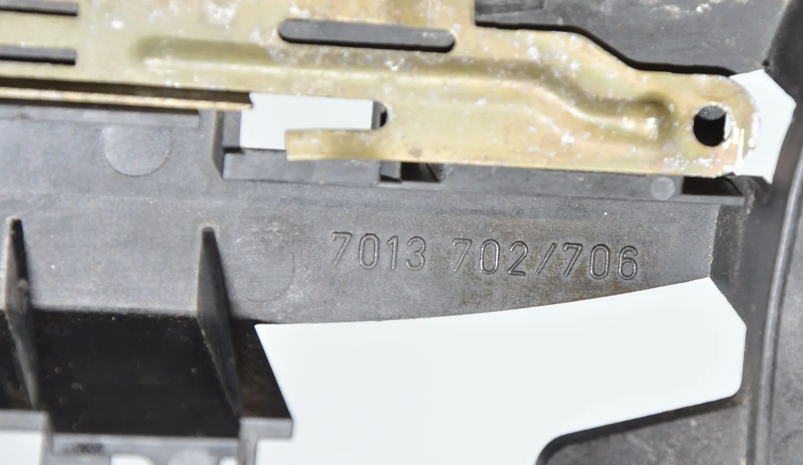 Front Right Door Interior Handle Frame – OEM 7013702 · BMW 7 (E65, E66, E67) BMW 7 (E65, E66, E67) 750 i, Li 2005 – 5