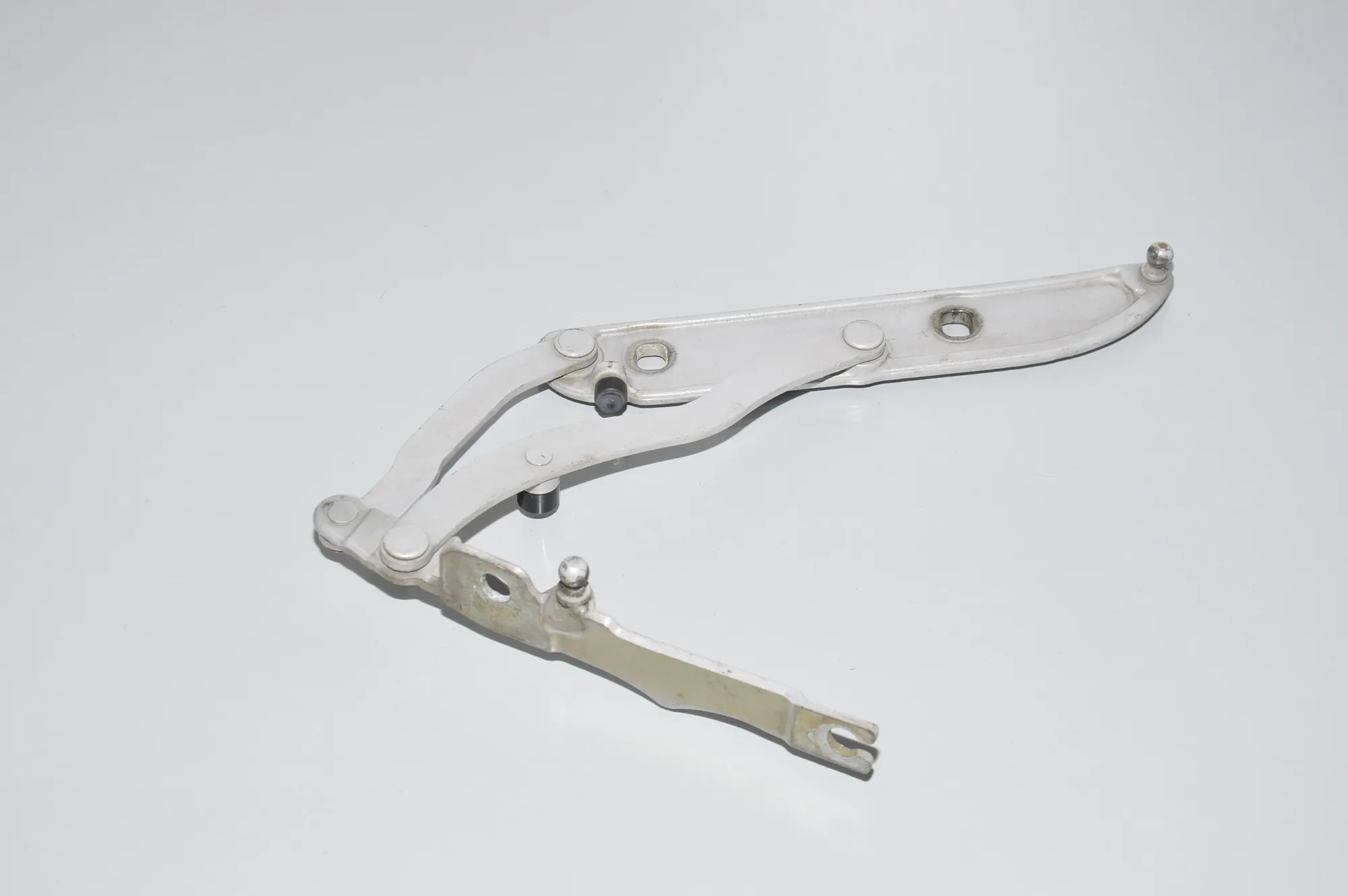 Left Side Bootlid Hinge – OEM 8220073 · BMW 3 Coupe (E46) BMW 3 Coupe (E46) 318 Ci 2005 – 3