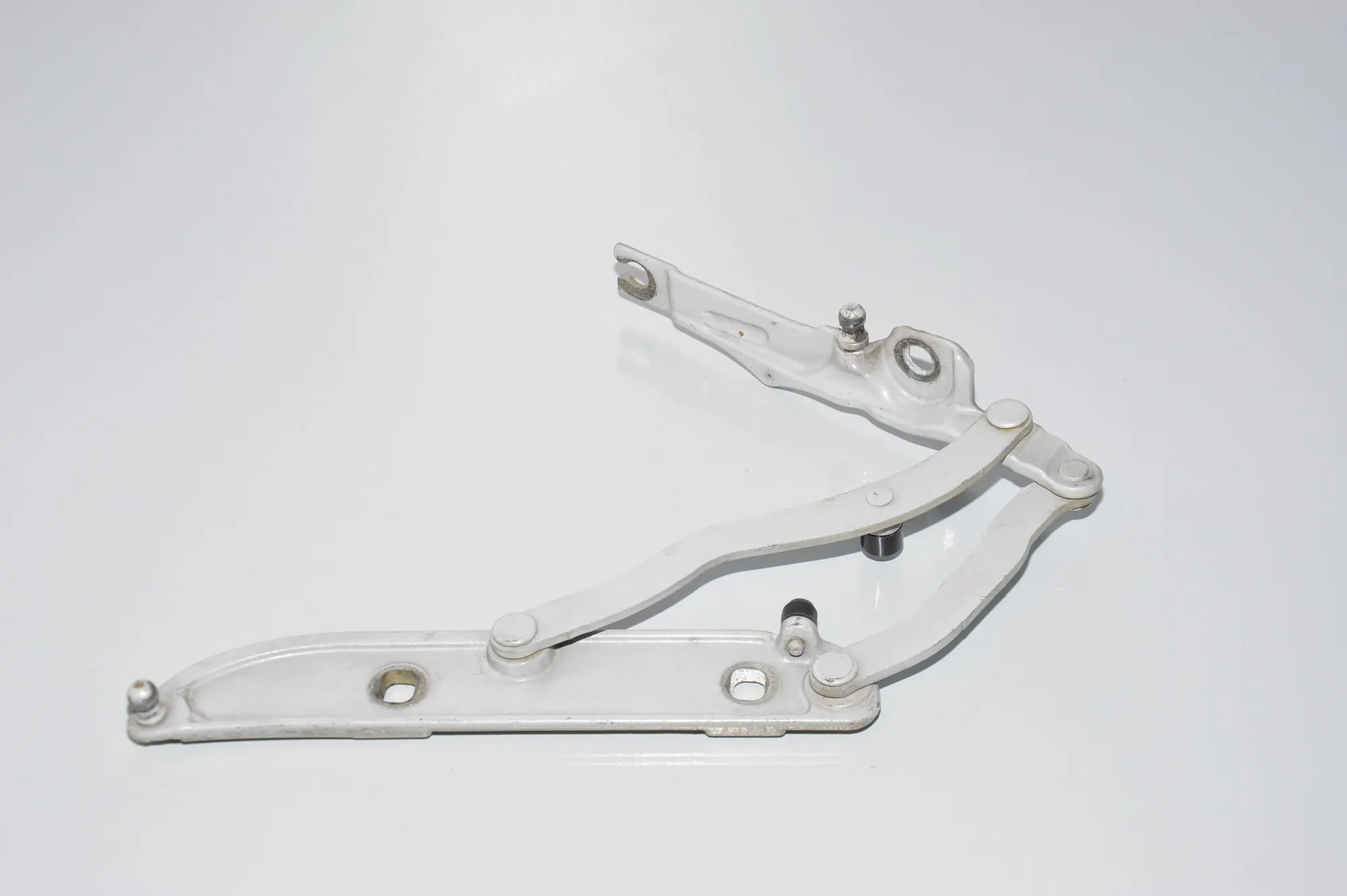 Left Side Bootlid Hinge – OEM 8220073 · BMW 3 Coupe (E46) BMW 3 Coupe (E46) 318 Ci 2005 – 4