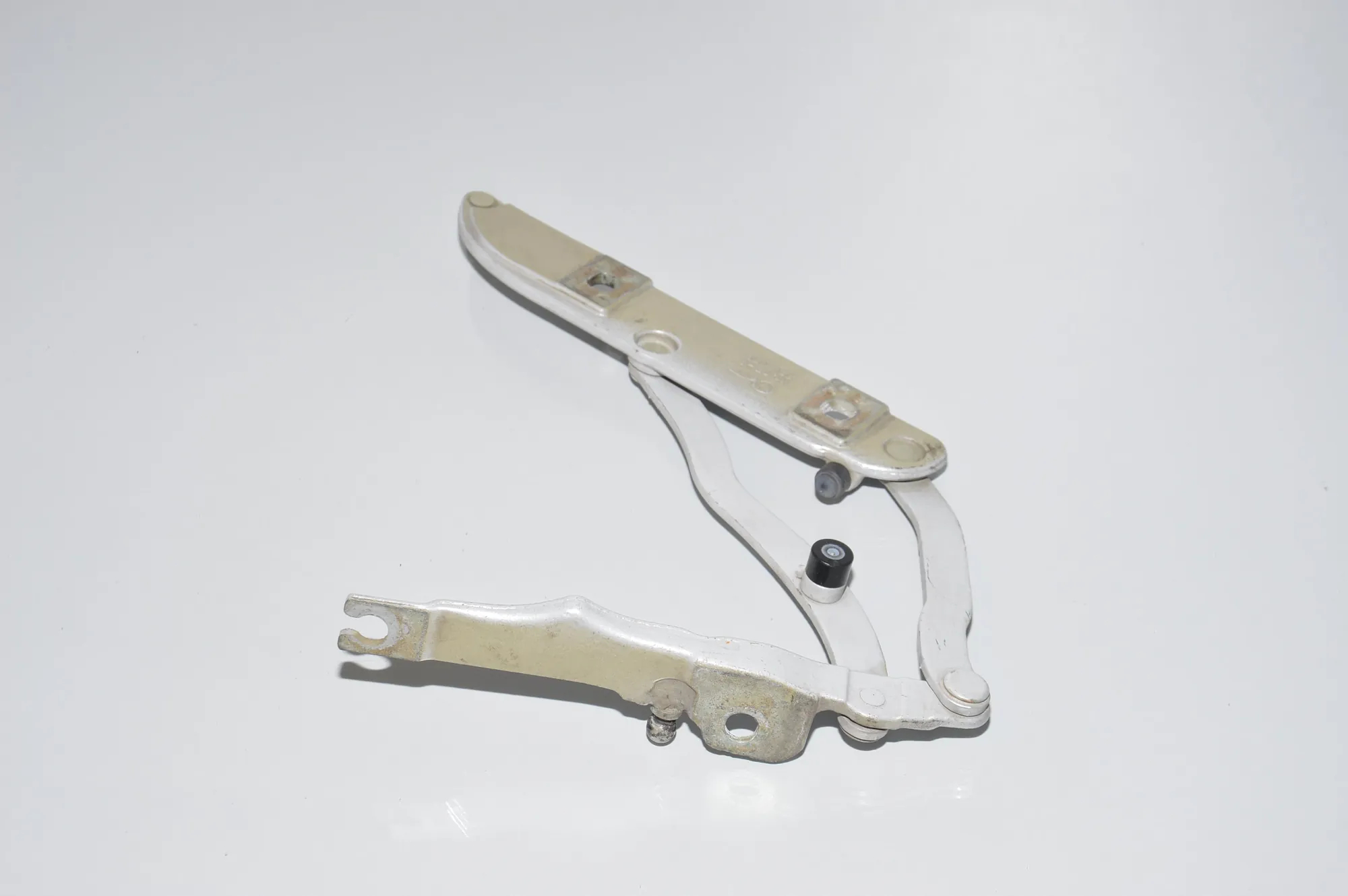 Left Side Bootlid Hinge – OEM 8220073 · BMW 3 Coupe (E46) BMW 3 Coupe (E46) 318 Ci 2005 – 2