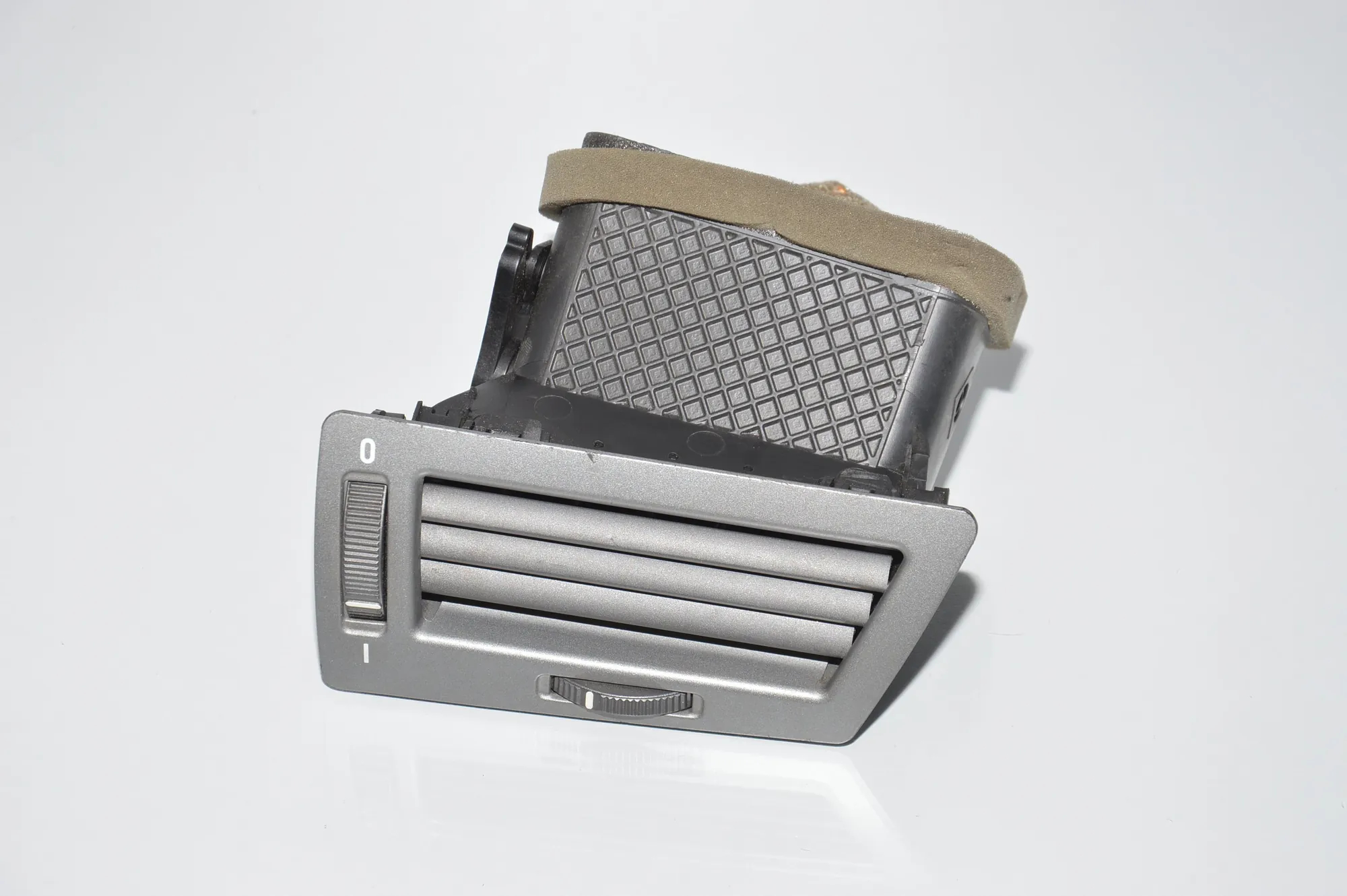 Dashboard Air Vents – OEM 6911242 · BMW 7 (E65, E66, E67) BMW 7 (E65, E66, E67) 730 Ld 2005