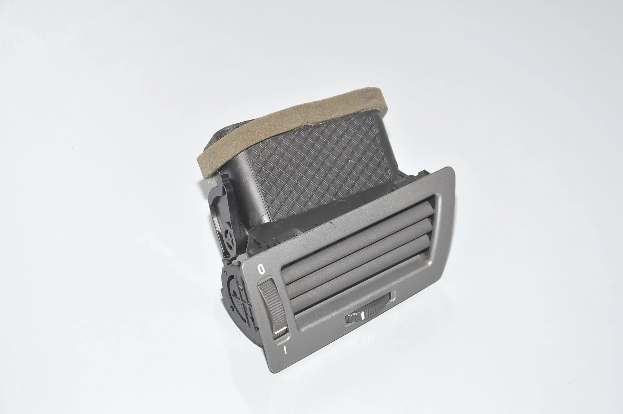 Dashboard Air Vents – OEM 6911242 · BMW 7 (E65, E66, E67) BMW 7 (E65, E66, E67) 730 Ld 2005 – 2