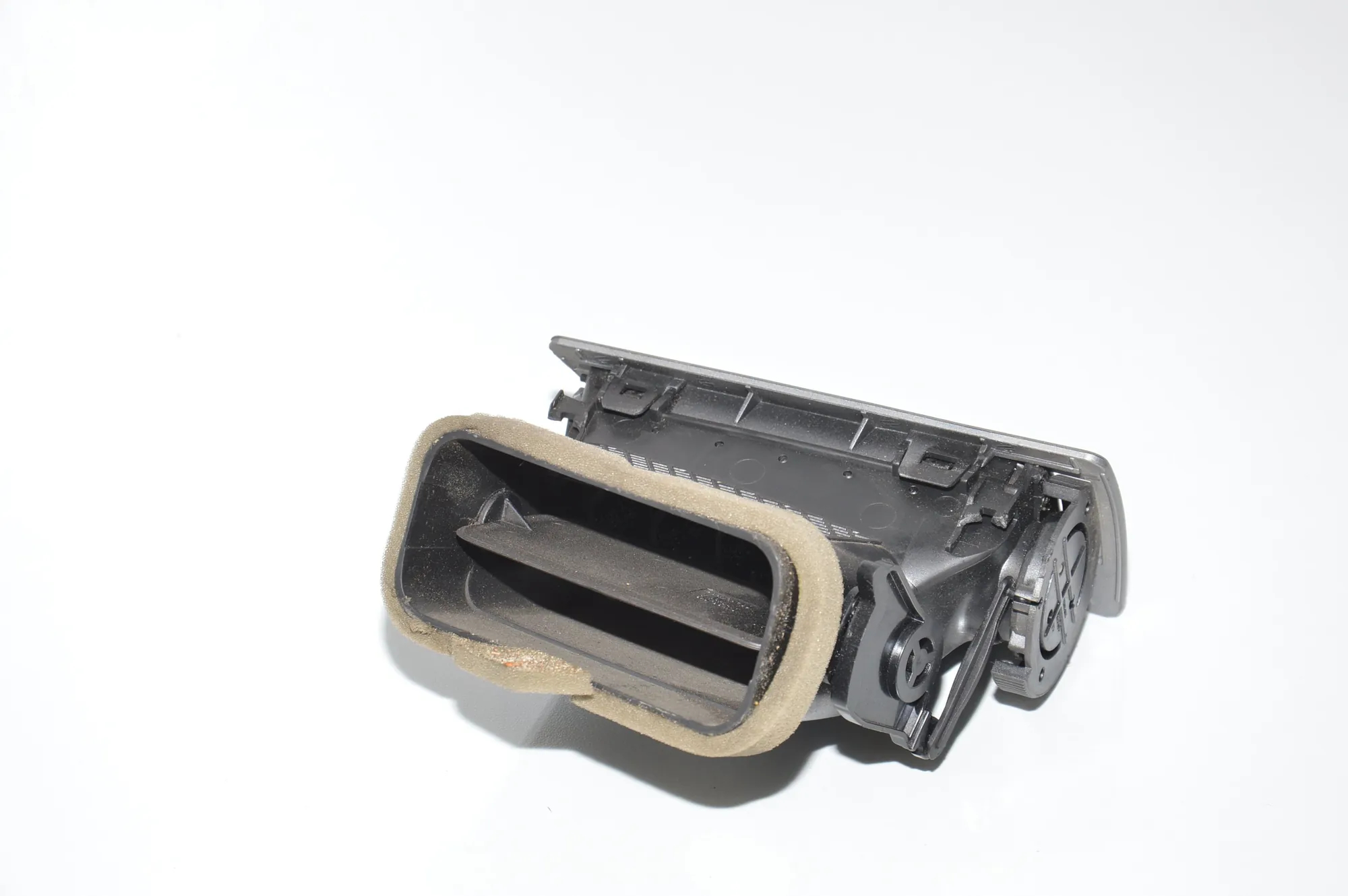 Dashboard Air Vents – OEM 6911242 · BMW 7 (E65, E66, E67) BMW 7 (E65, E66, E67) 730 Ld 2005 – 3