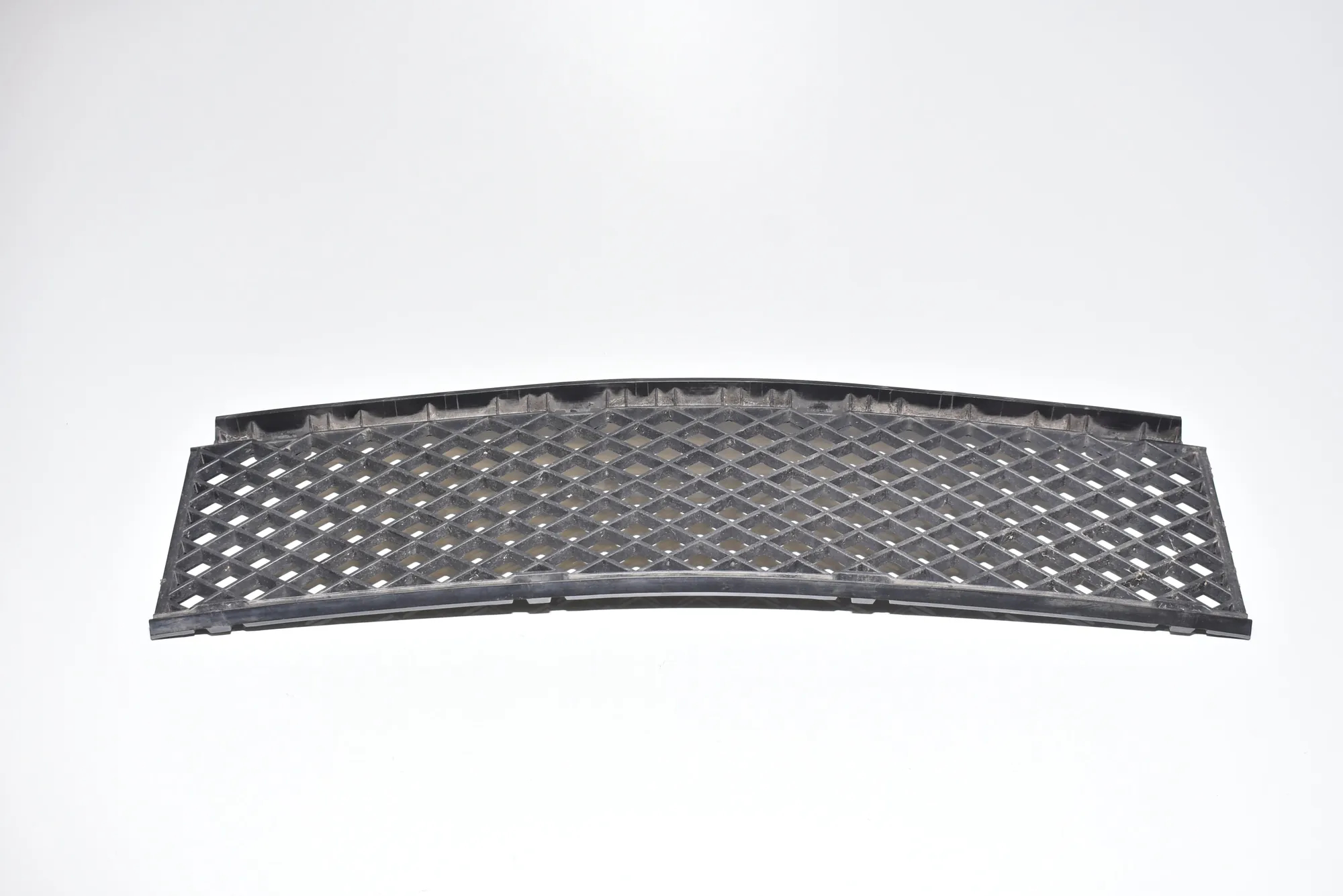 Front Bumper Lower Grill – OEM 7135573 · BMW 7 (E65, E66, E67) 750 i, Li 2005