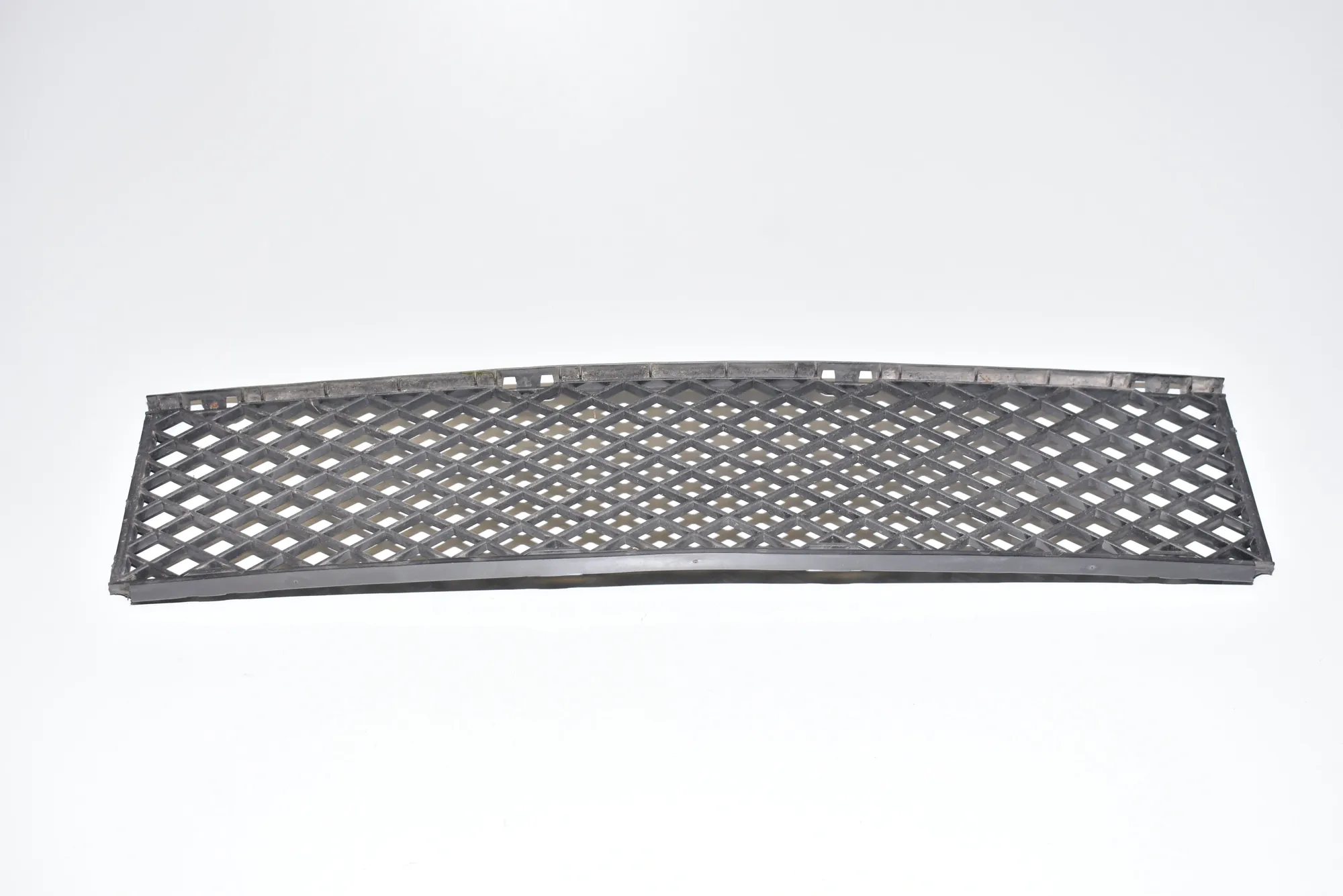 Front Bumper Lower Grill – OEM 7135573 · BMW 7 (E65, E66, E67) 750 i, Li 2005 – 2
