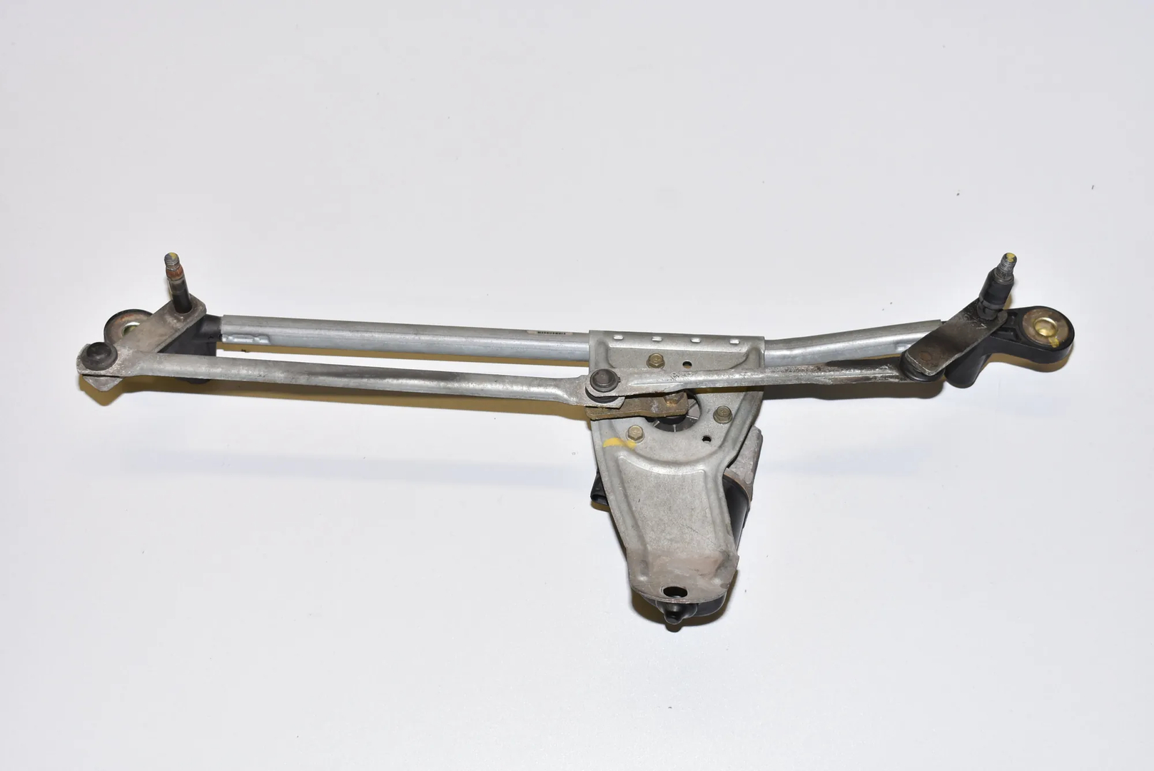 Front Windshield Wiper Mechanism – OEM 6913007 · BMW X5 (E53) 3.0 d 2005