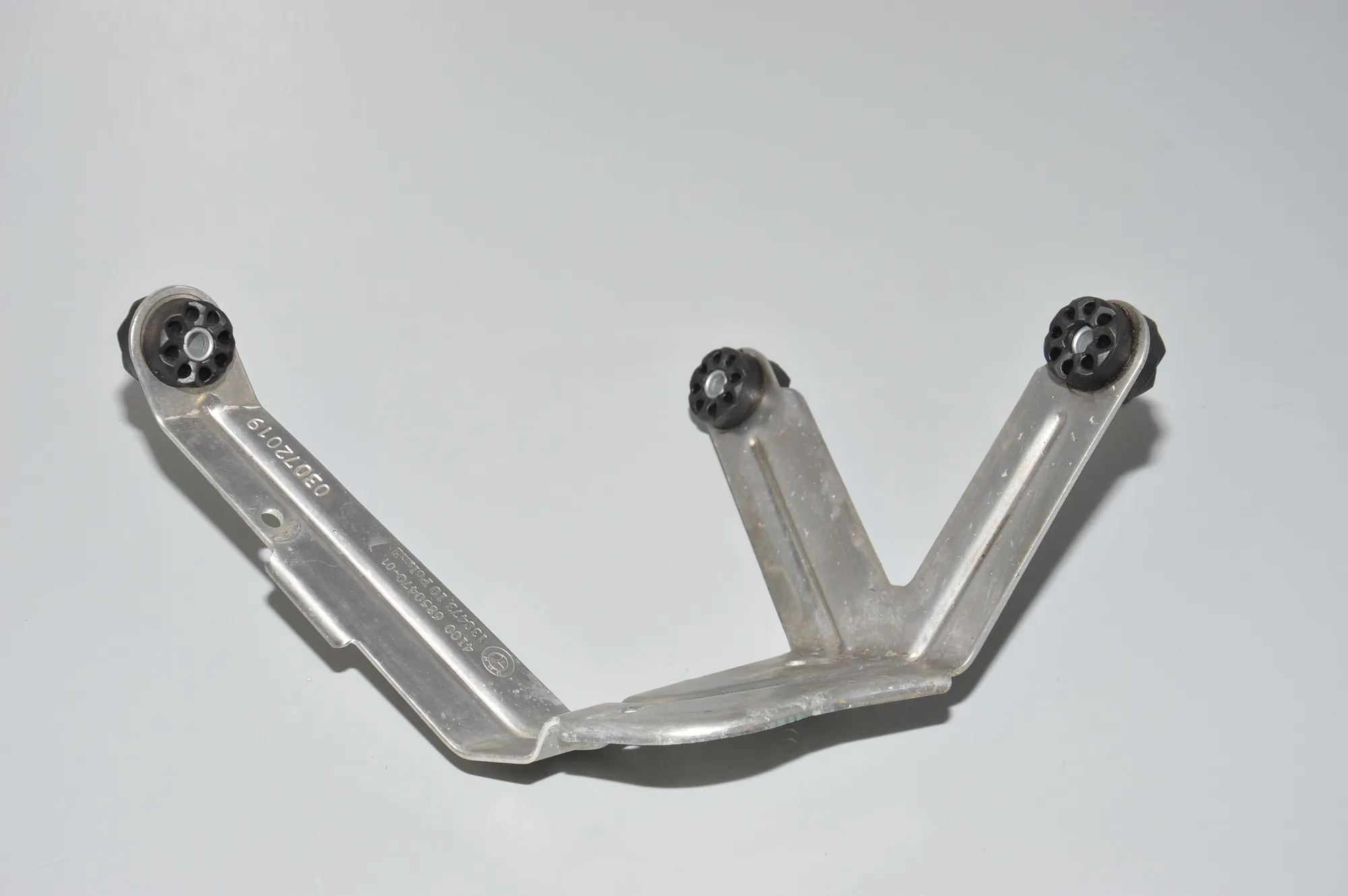 ABS Pump Holder – OEM 6850470 · BMW i3 (I01) Electric 2019 – 2