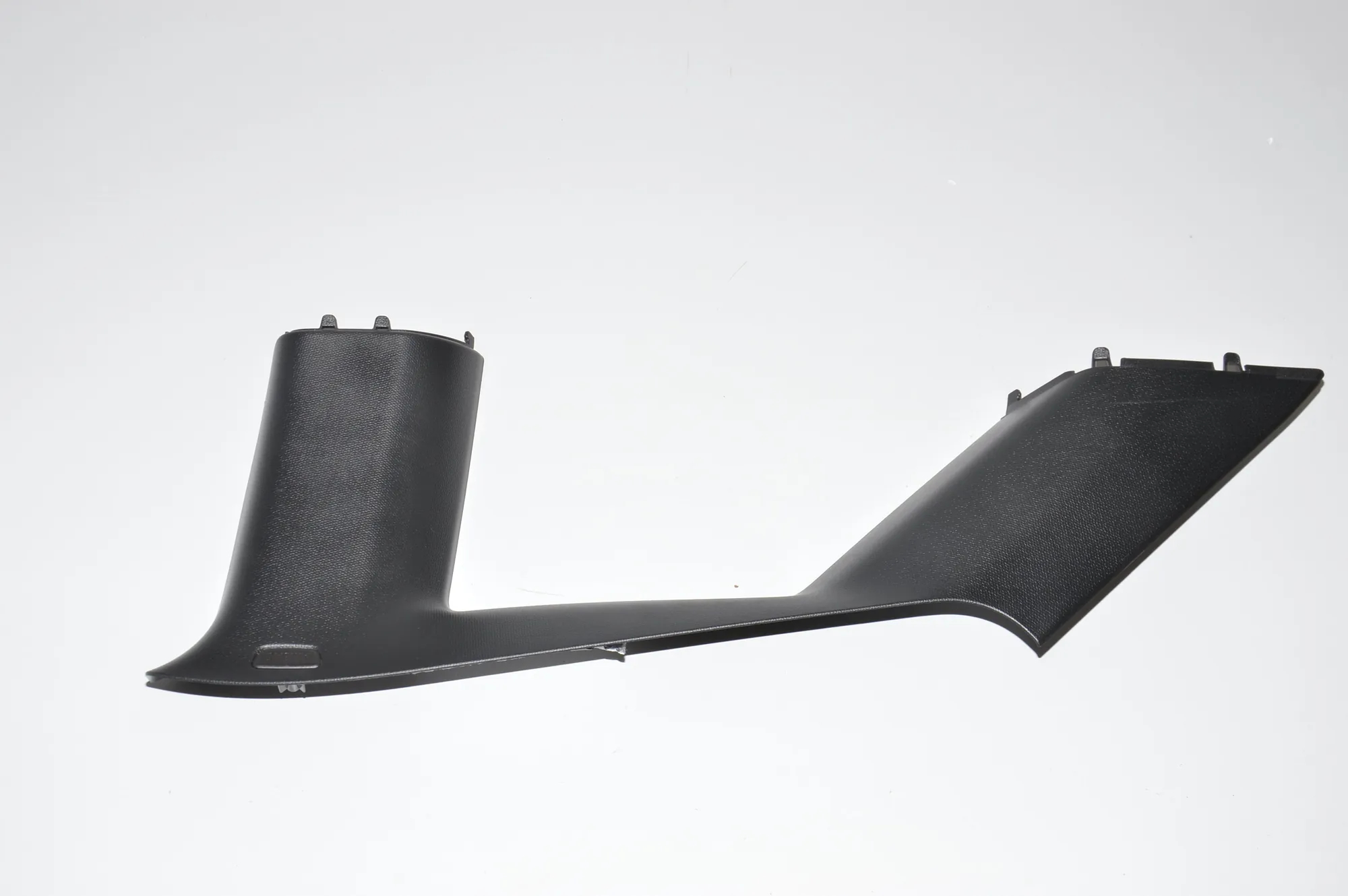 Rear Left Pillar Trim – OEM 7275669 · BMW i3 (I01) Electric 2019 – 2
