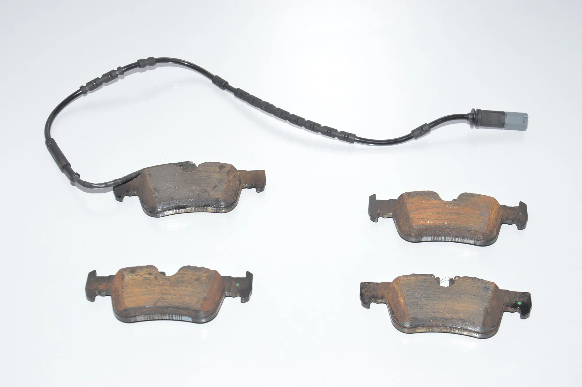 Rear Brake Pads – OEM 6854435 · BMW i3 (I01) Electric 2019 – 3