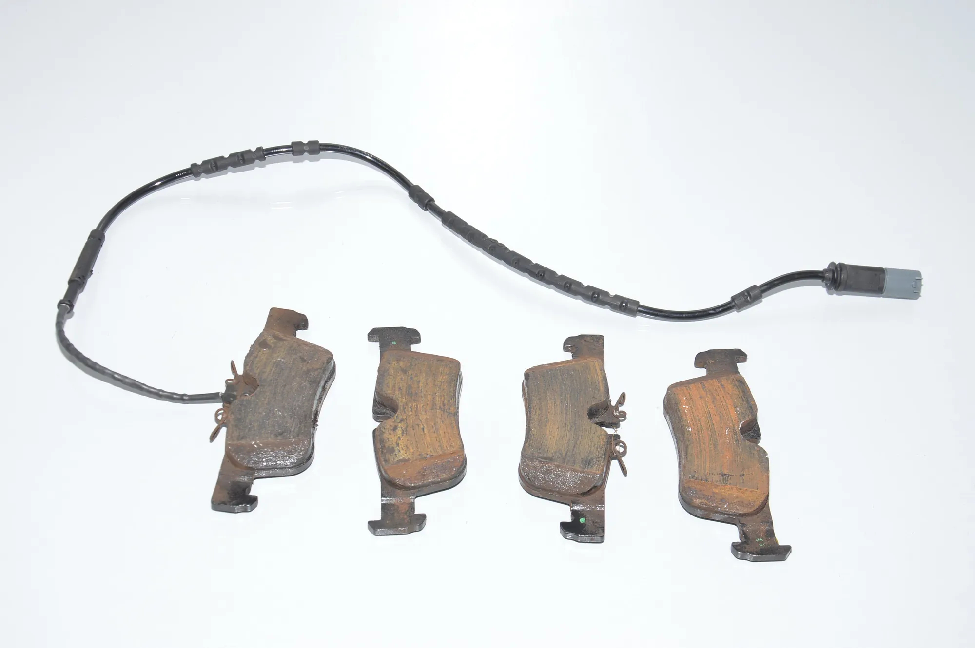 Rear Brake Pads – OEM 6854435 · BMW i3 (I01) Electric 2019 – 4