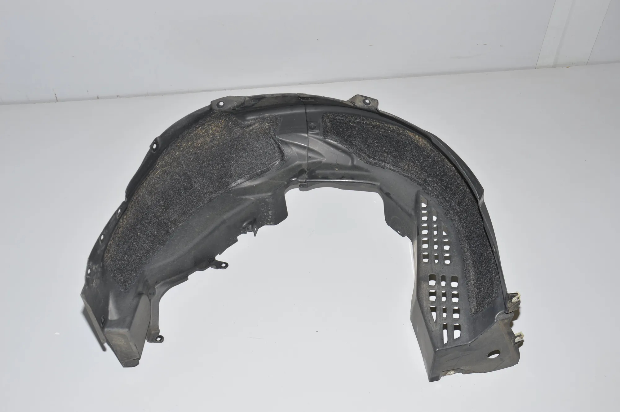 Rear Left Arch Liner – OEM 7394079 · BMW i3 (I01) Electric 2019