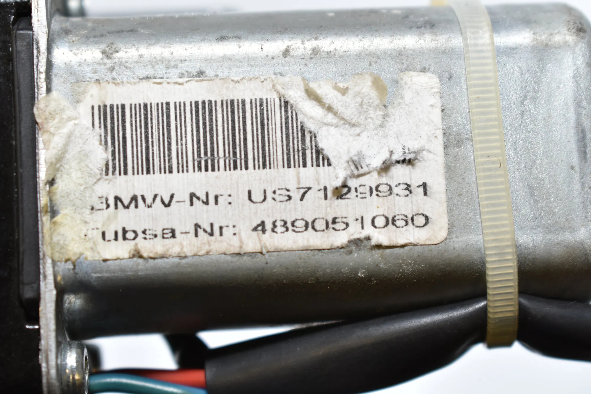 Tailgate Boot Soft Close Motor – OEM 7129931 · BMW 5 Touring (E61) BMW 5 Touring (E61) 530 d 2006 – 4