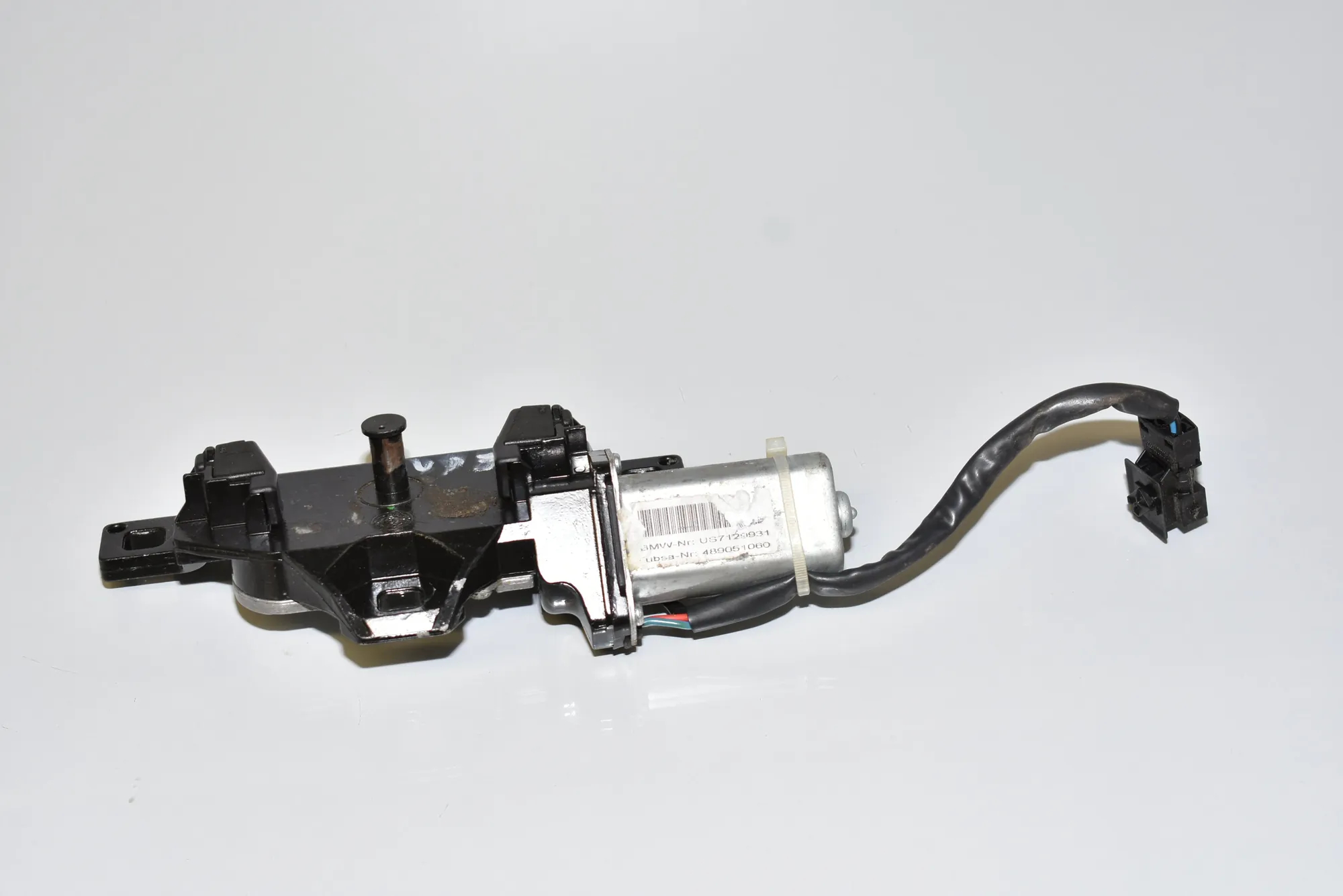 Tailgate Boot Soft Close Motor – OEM 7129931 · BMW 5 Touring (E61) BMW 5 Touring (E61) 530 d 2006 – 2