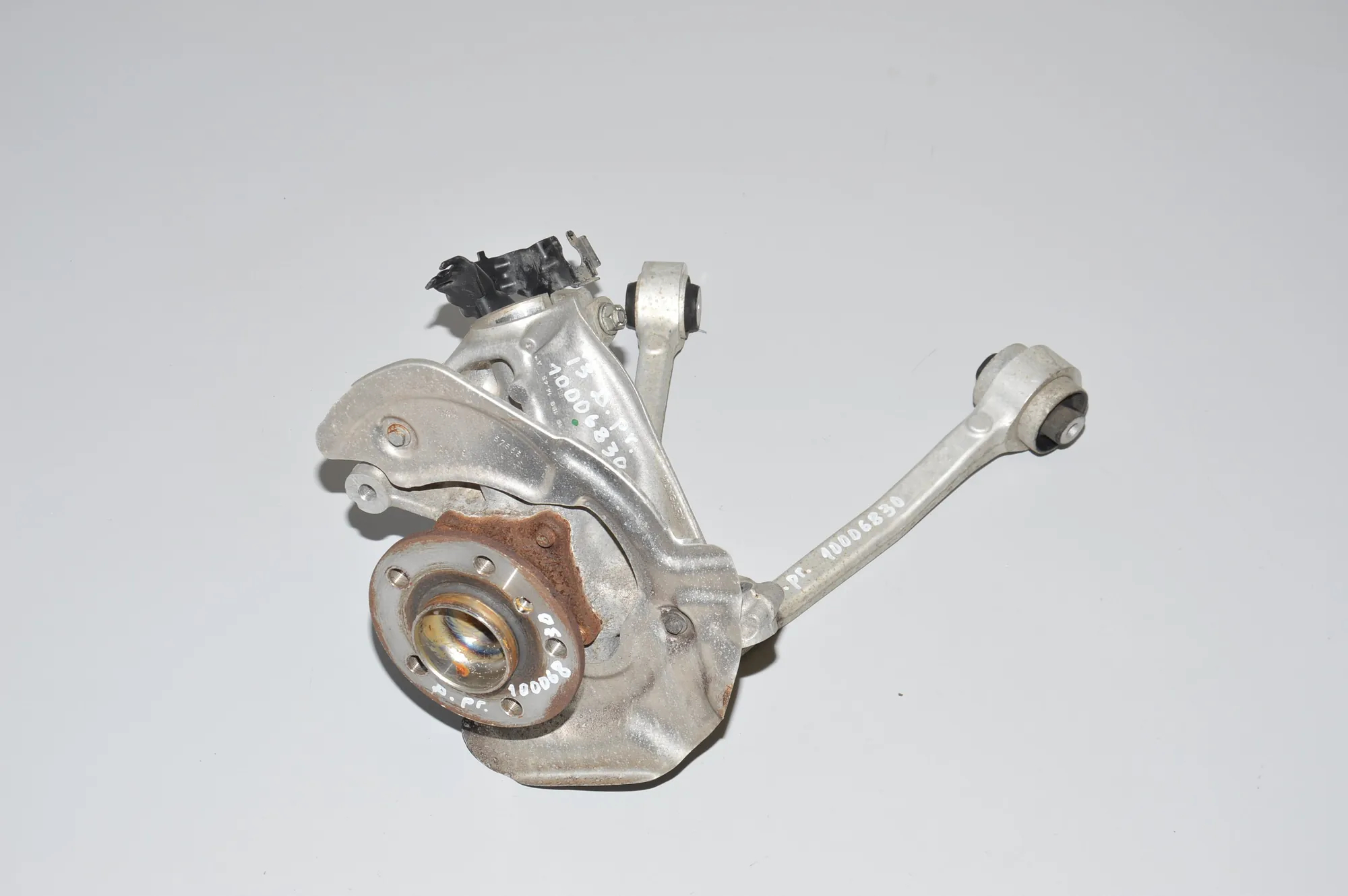 Front Right Wheel Hub – OEM 6799328 · BMW i3 (I01) Electric 2019 – 4