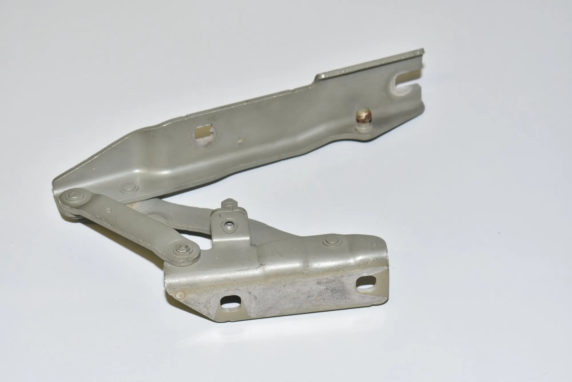 Front Left Bonnet Hinge – OEM 7008727 · BMW 5 (E60) BMW 5 (E60) 530 d 2008