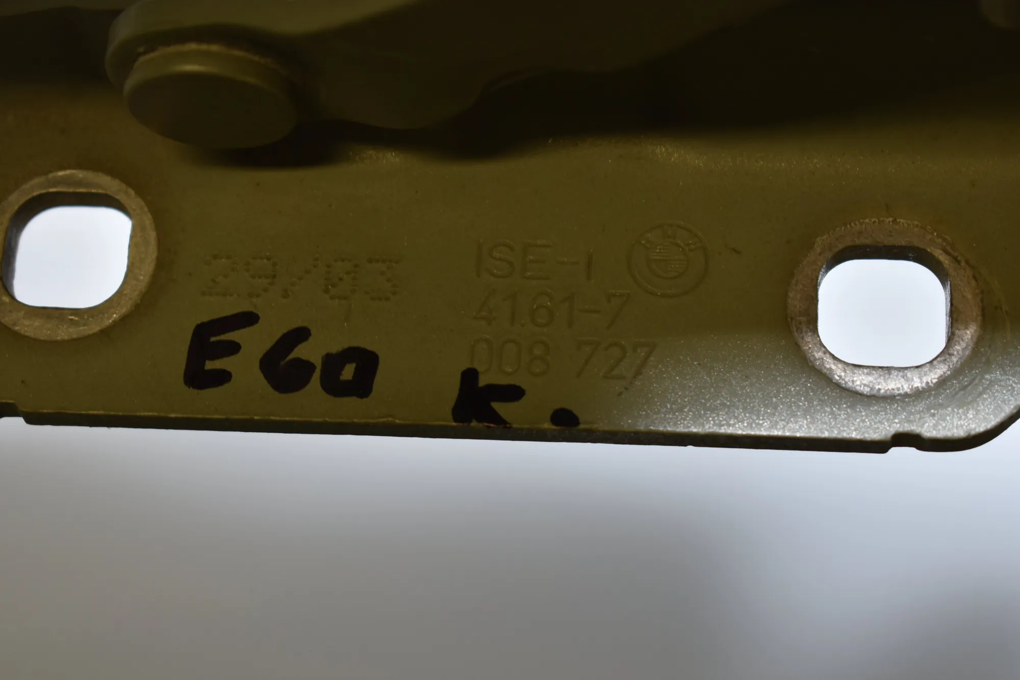 Front Left Bonnet Hinge – OEM 7008727 · BMW 5 (E60) BMW 5 (E60) 530 d 2008 – 4