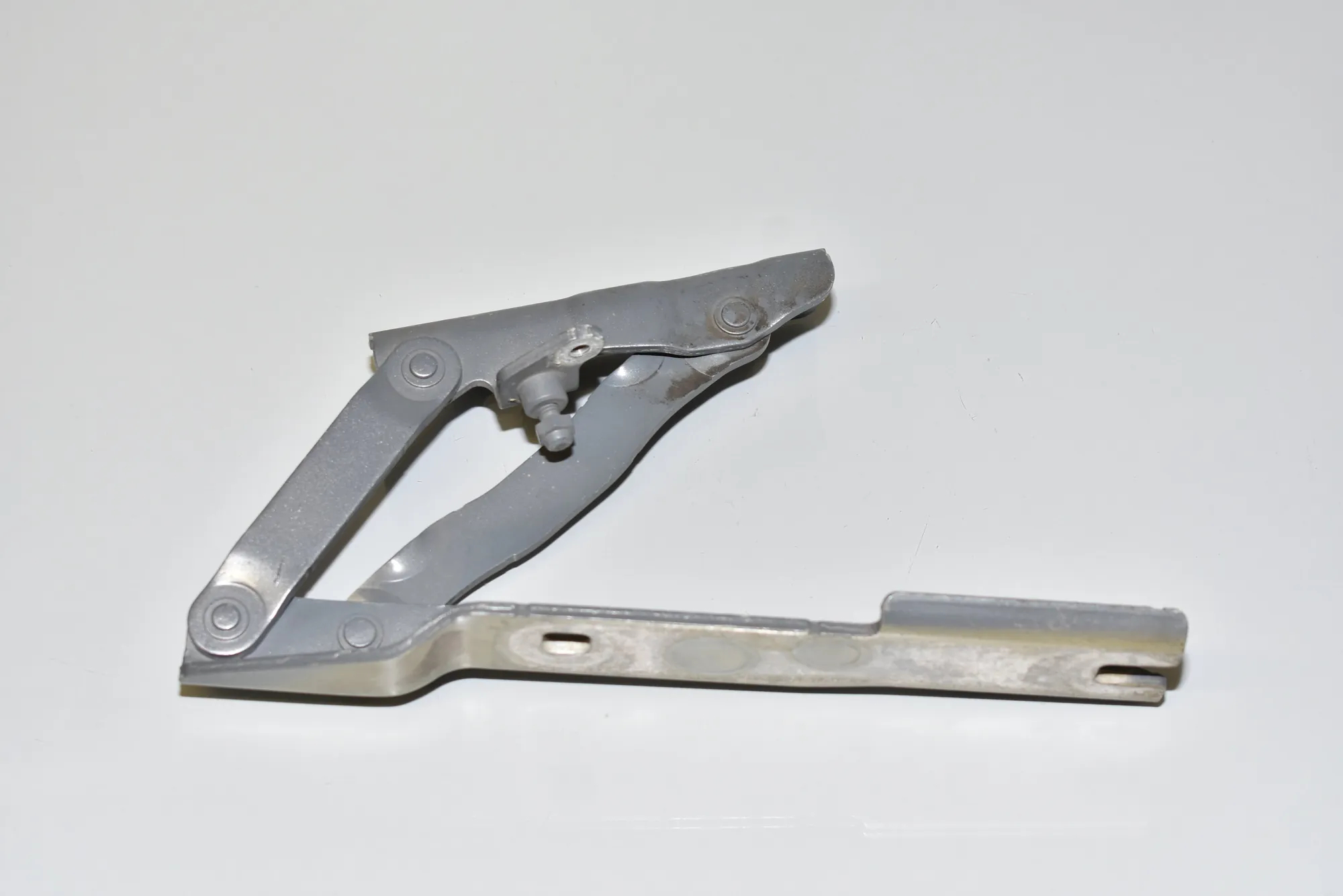 Front Right Bonnet Hinge – OEM 7008728 · BMW 5 (E60) BMW 5 (E60) 530 d 2008 – 2