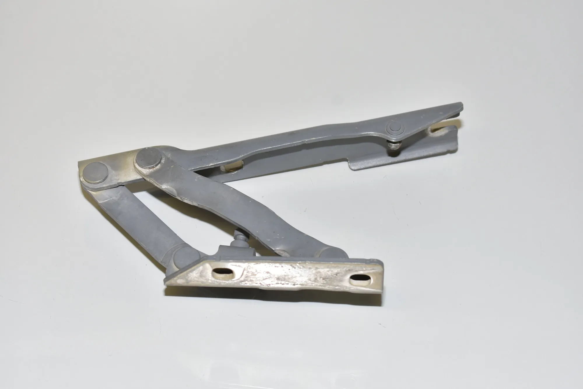 Front Right Bonnet Hinge – OEM 7008728 · BMW 5 (E60) BMW 5 (E60) 530 d 2008 – 3