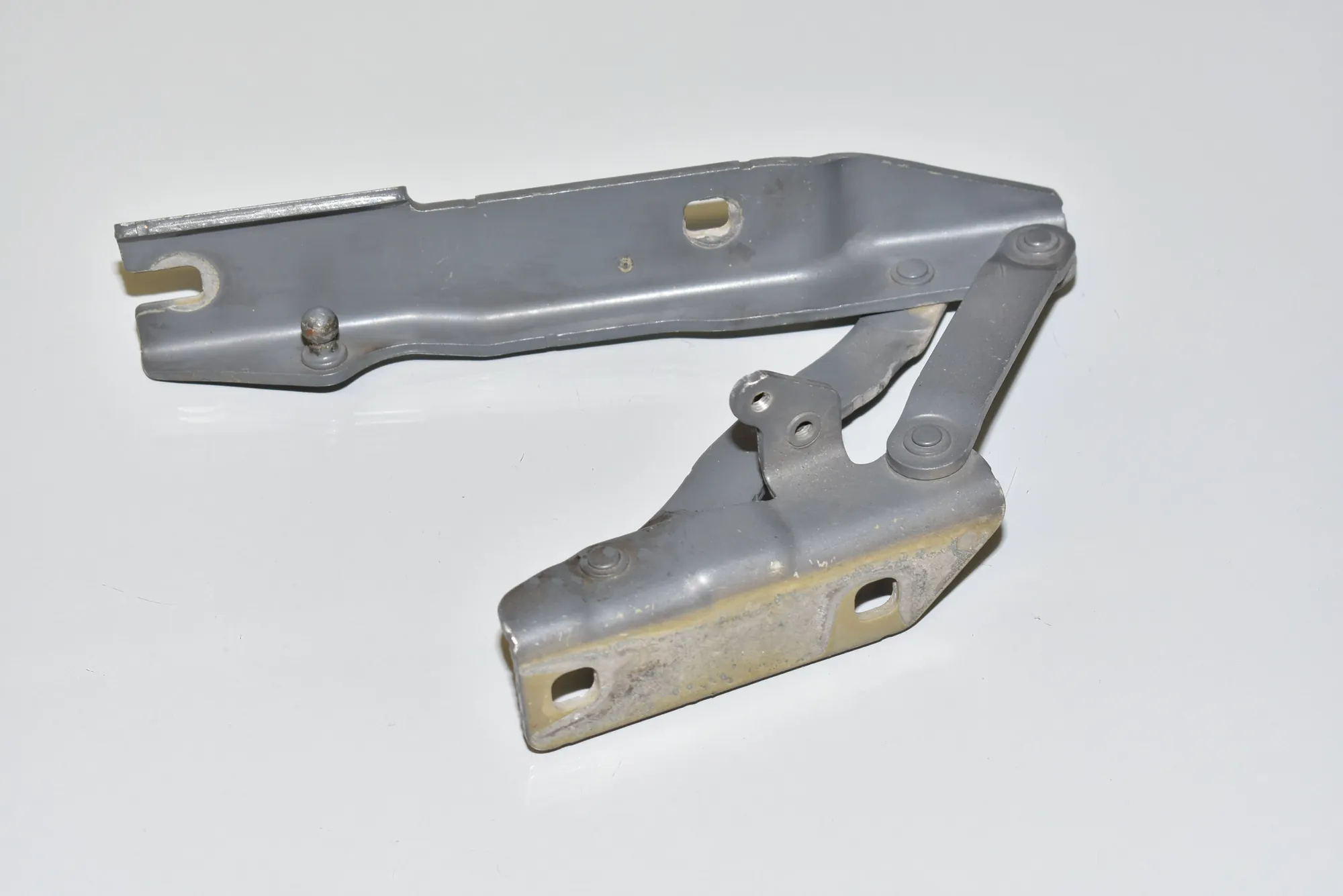 Front Right Bonnet Hinge – OEM 7008728 · BMW 5 (E60) BMW 5 (E60) 530 d 2008