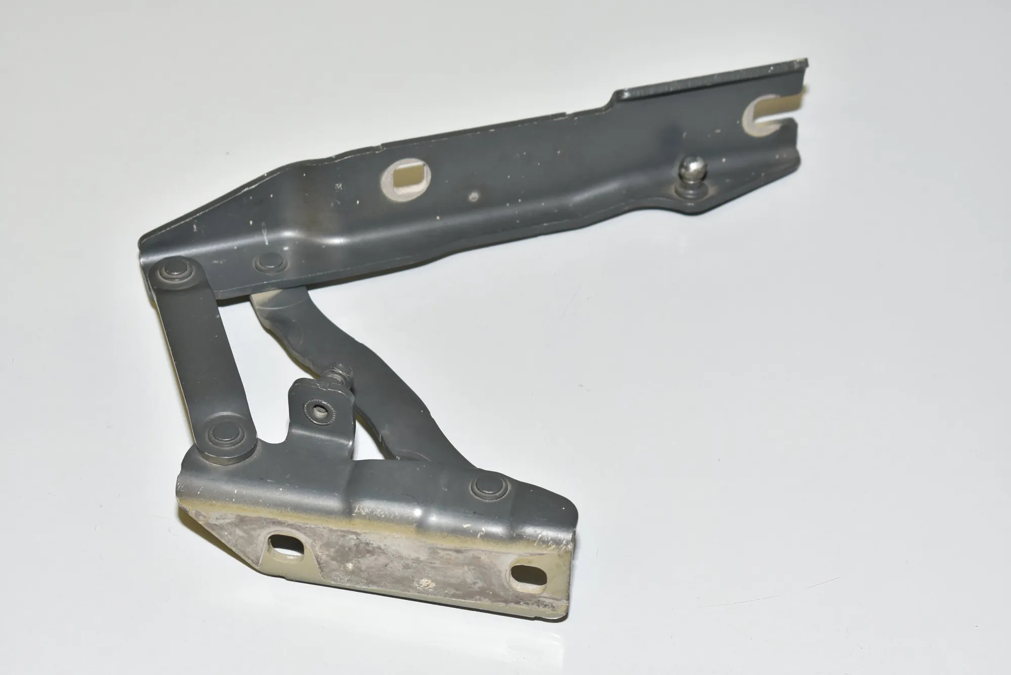 Front Left Bonnet Hinge – OEM 7008727 · BMW 5 (E60) BMW 5 (E60) 530 d 2008 – 2