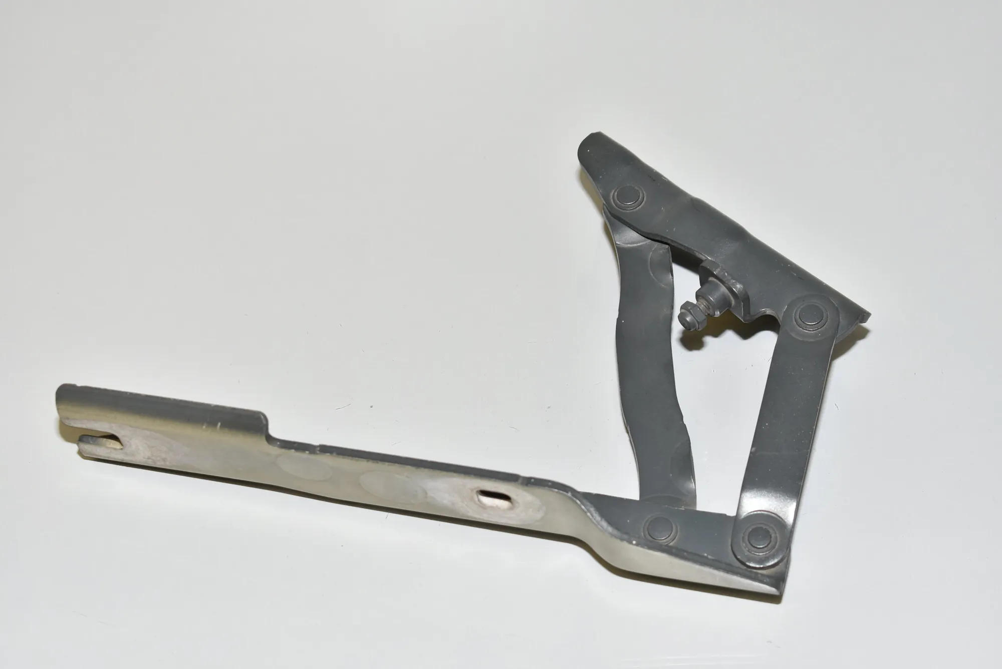 Front Left Bonnet Hinge – OEM 7008727 · BMW 5 (E60) BMW 5 (E60) 530 d 2008