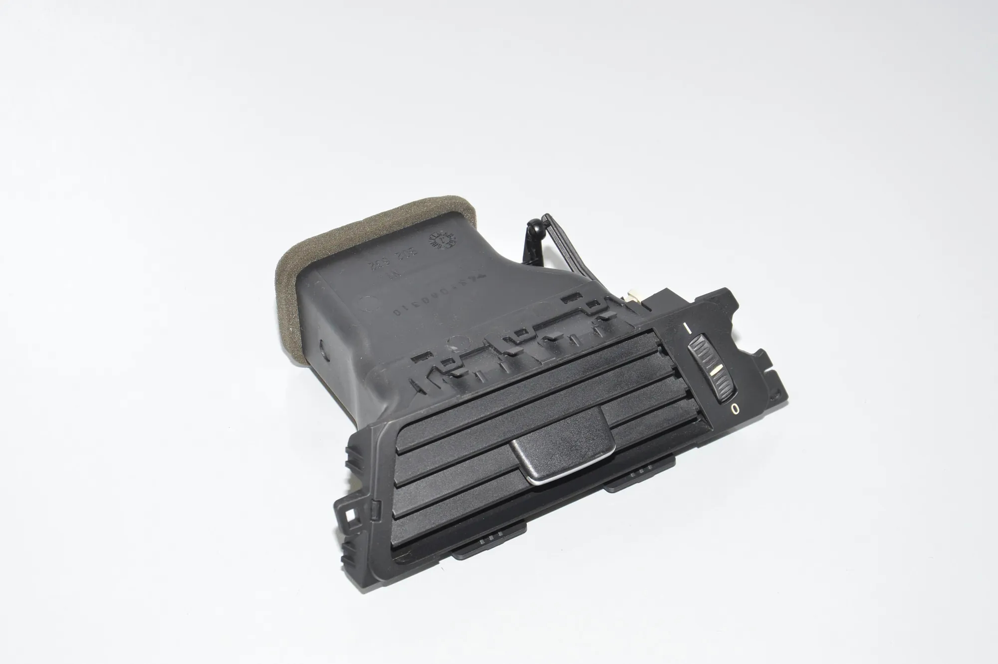 Dashboard Air Vents – OEM 9130460 · BMW 3 (E90) BMW 3 (E90) 316 i 2008