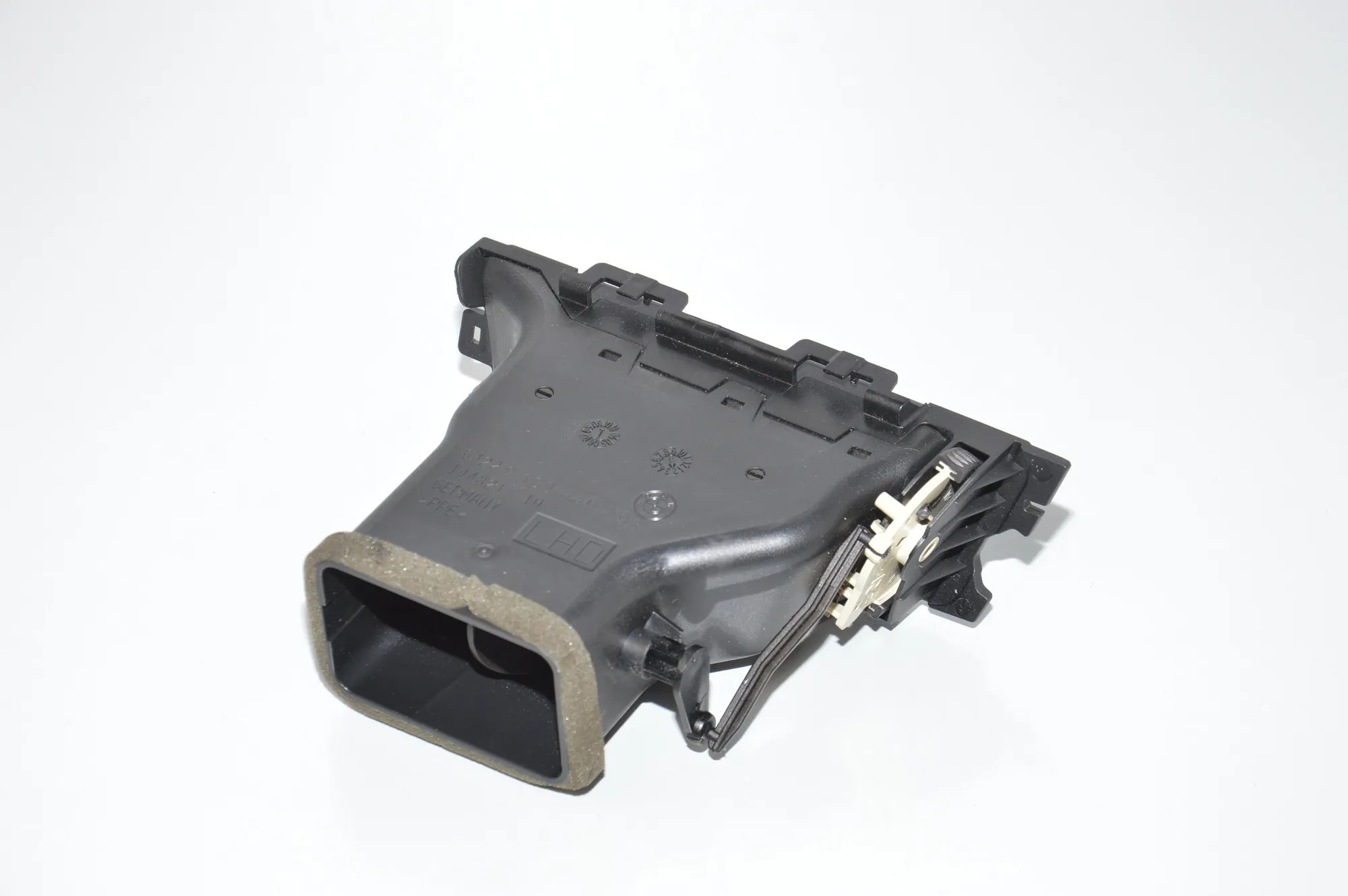 Dashboard Air Vents – OEM 9130460 · BMW 3 (E90) BMW 3 (E90) 316 i 2008 – 3