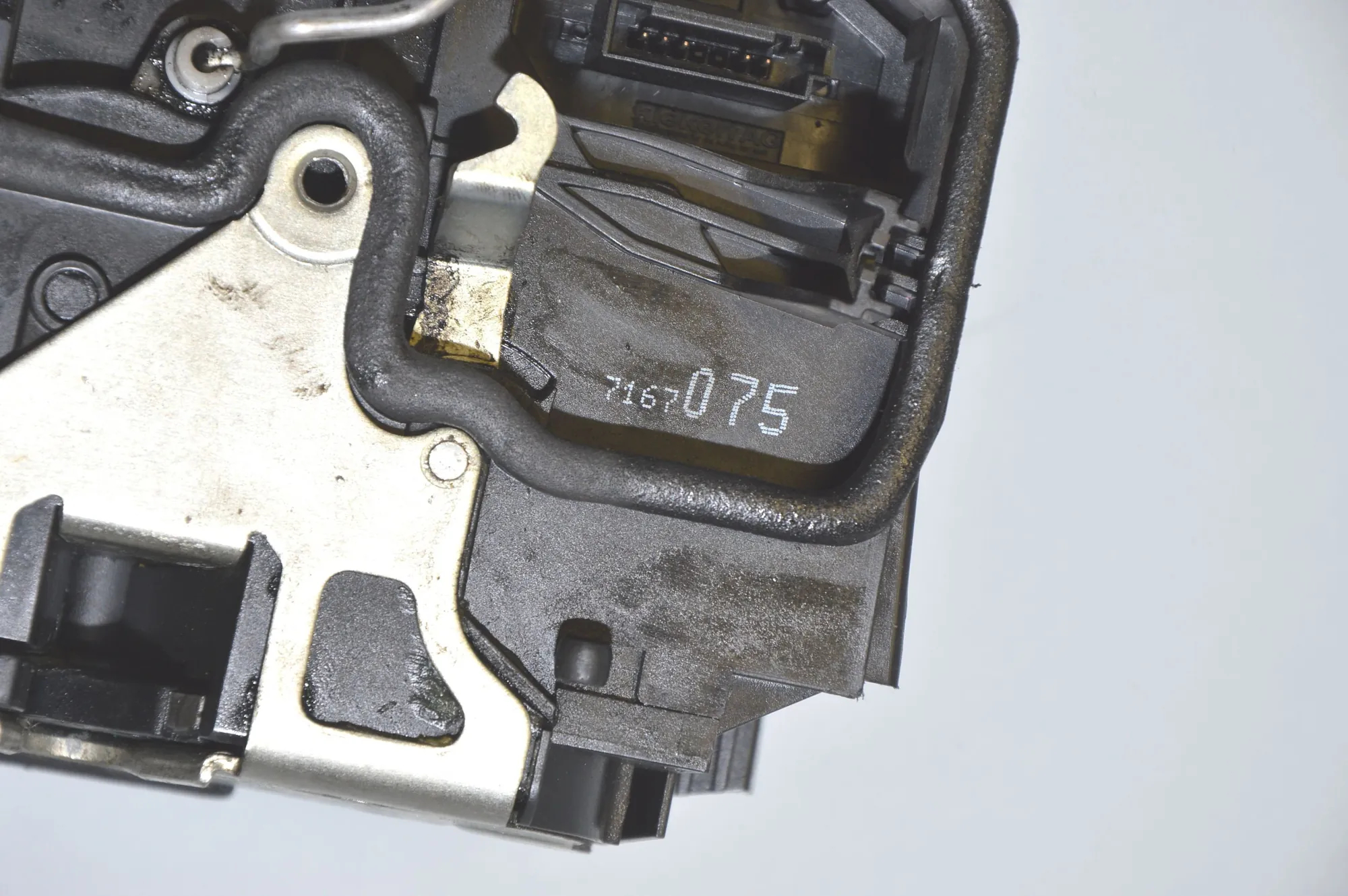 Rear Left Door Lock – OEM 7167075 · BMW 5 Touring (E61) BMW 5 Touring (E61) 520 d 2007 – 5
