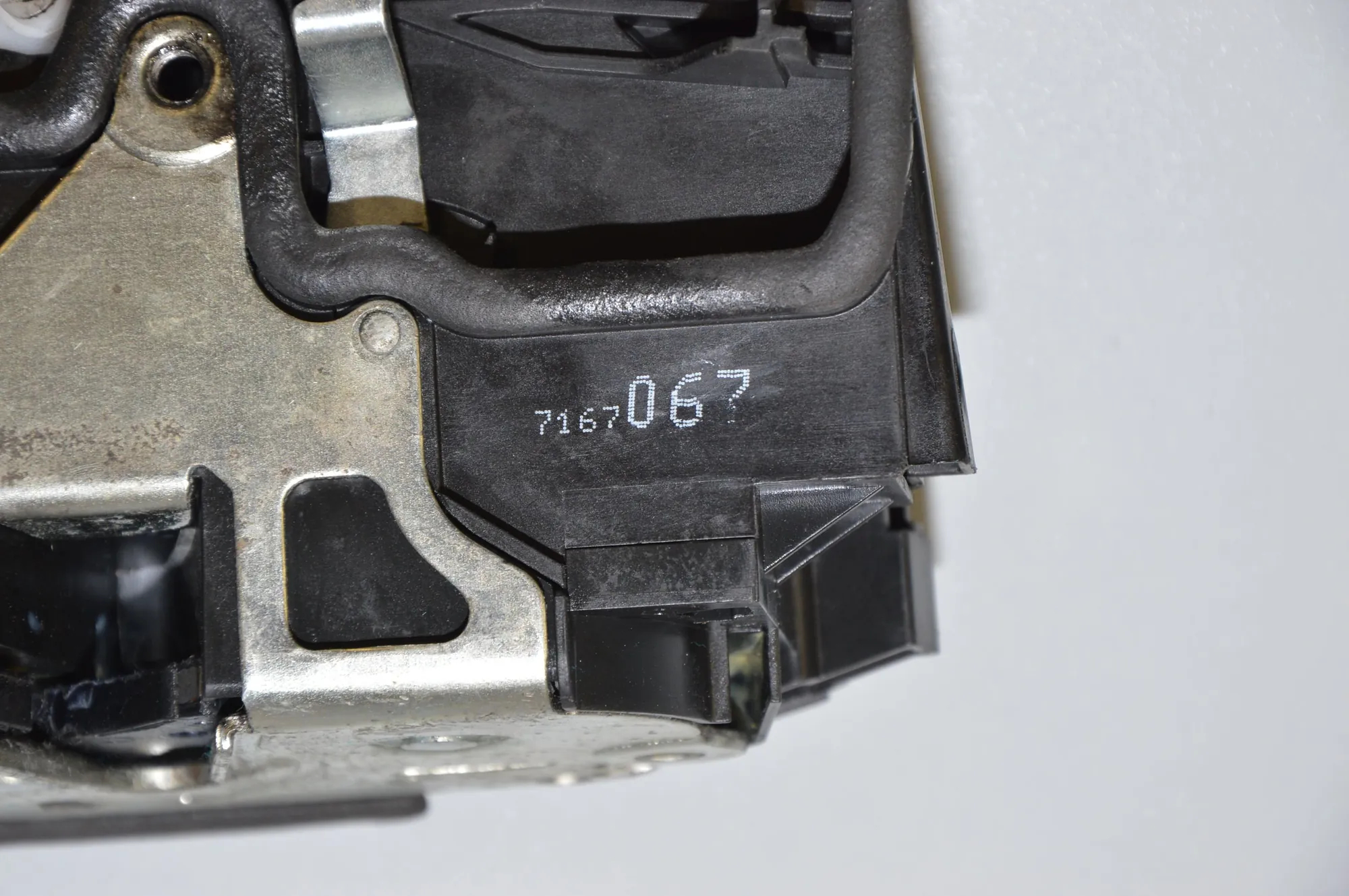 Front Left Door Lock – OEM 7167067 · BMW 7 (E65, E66, E67) BMW 7 (E65, E66, E67) 730 d 2004 – 5