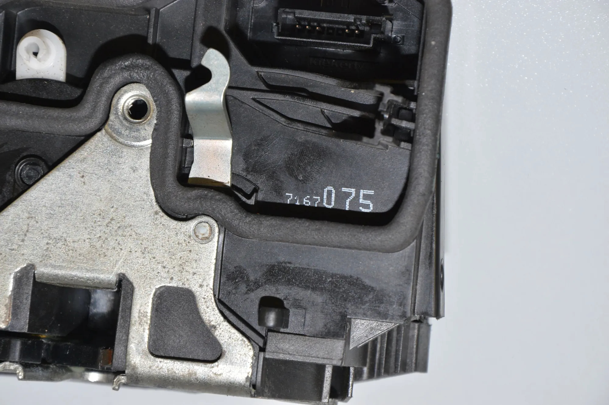 Rear Left Door Lock – OEM 7167075 · BMW 7 (E65, E66, E67) BMW 7 (E65, E66, E67) 730 i, Li 2003 – 5