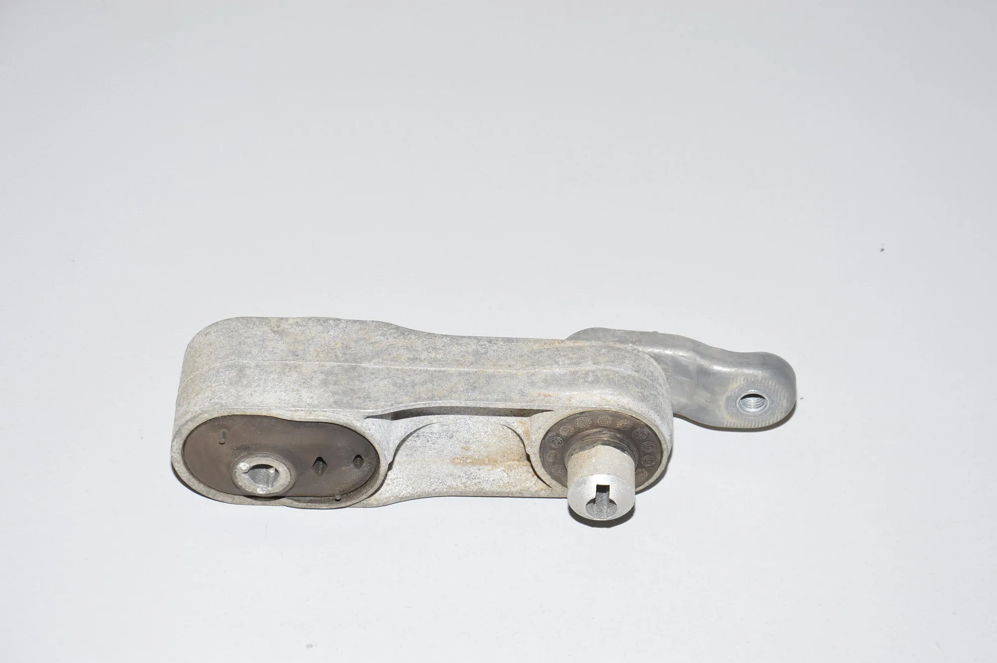 Gearbox Mount – OEM V07017 · BMW i3 (I01) Electric 2019 – 2