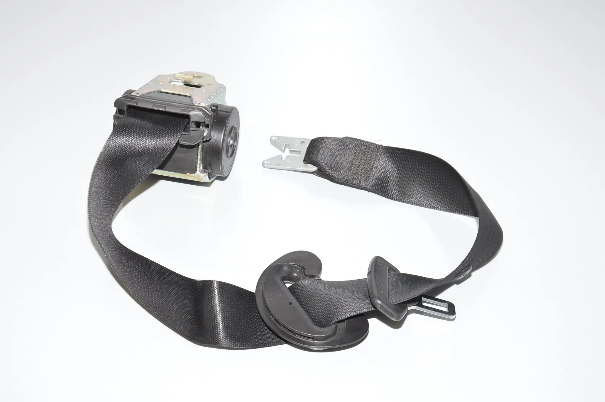Front Left Seatbelt – OEM 6065400 · BMW 7 (E65, E66, E67) BMW 7 (E65, E66, E67) 745 i, Li 2001 – 2