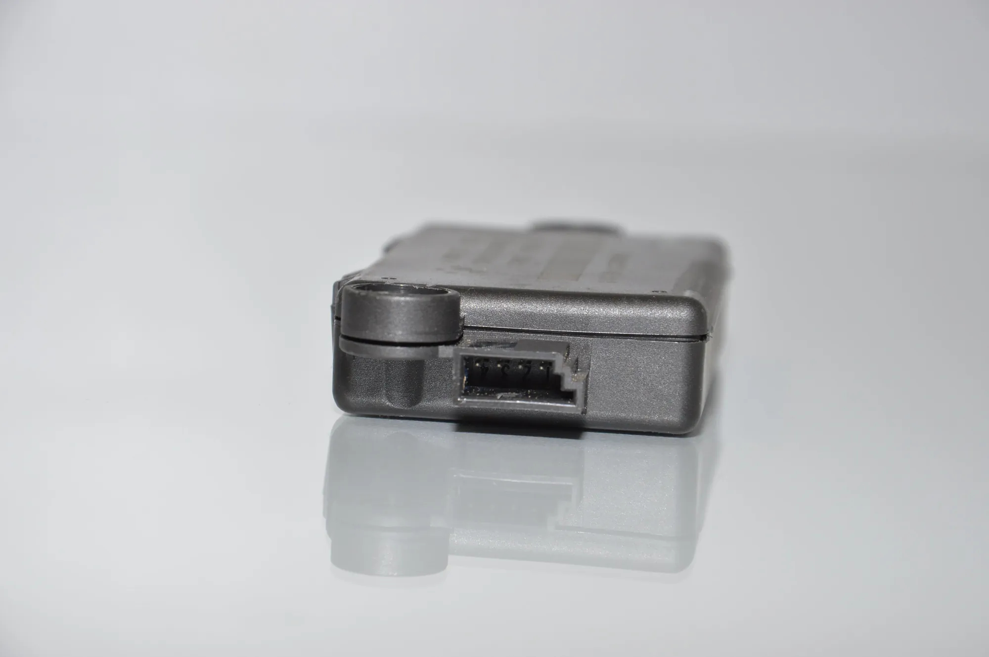 Other Control Units – OEM 6989713 · BMW 3 Cabrio (E93) BMW 3 Cabrio (E93) 320 d 2007 – 5