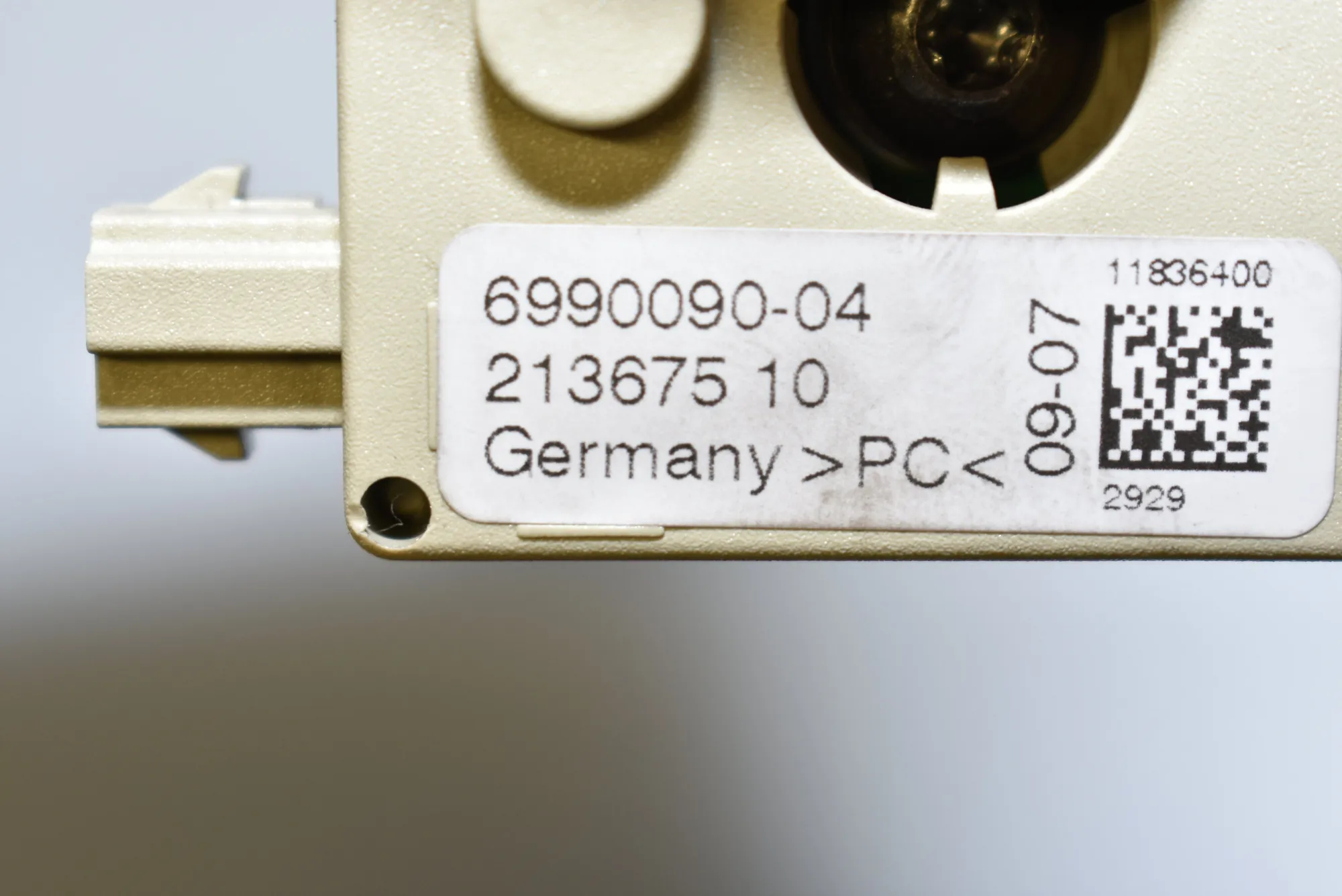 Antenna – OEM 6990090 · BMW 3 (E90) 320 d 2007 – 4