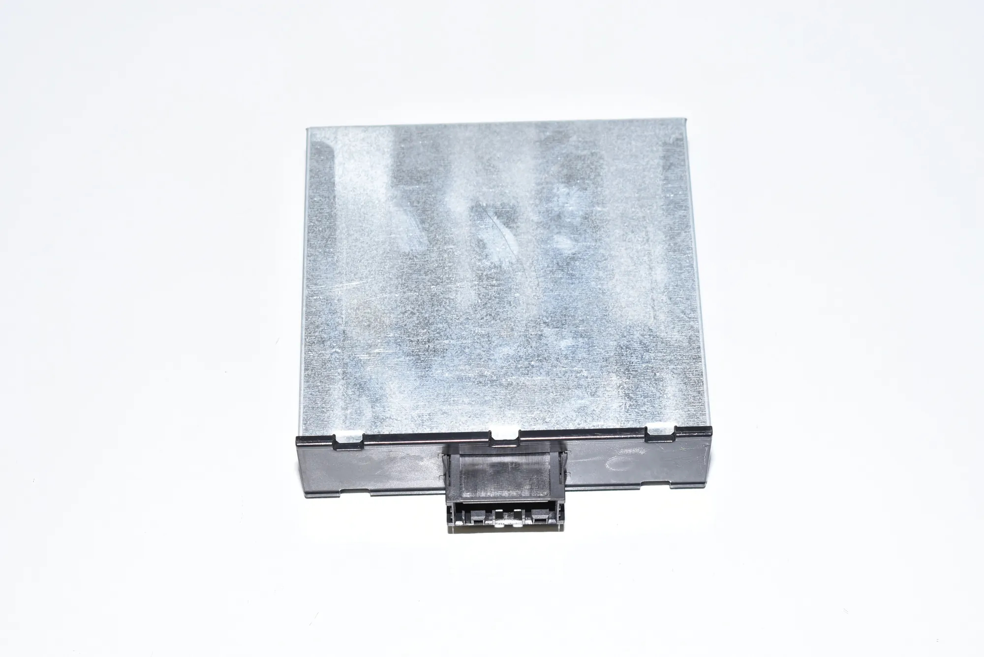Voltage Control Unit – OEM 9127088 · BMW 3 (E90) 320 d 2007 – 2