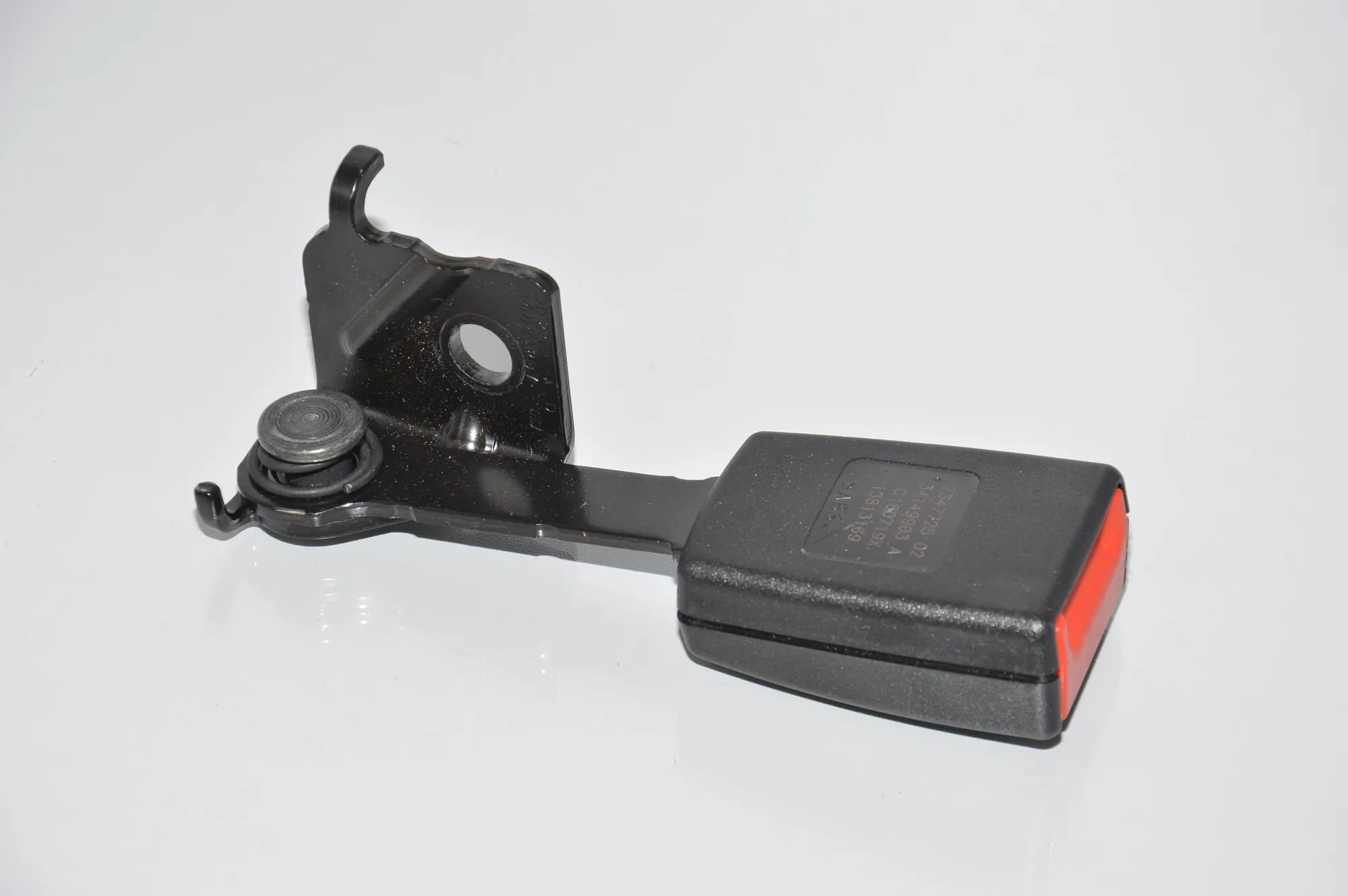 Rear Left Seat Buckle – OEM 7347725 · BMW i3 (I01) Electric 2019