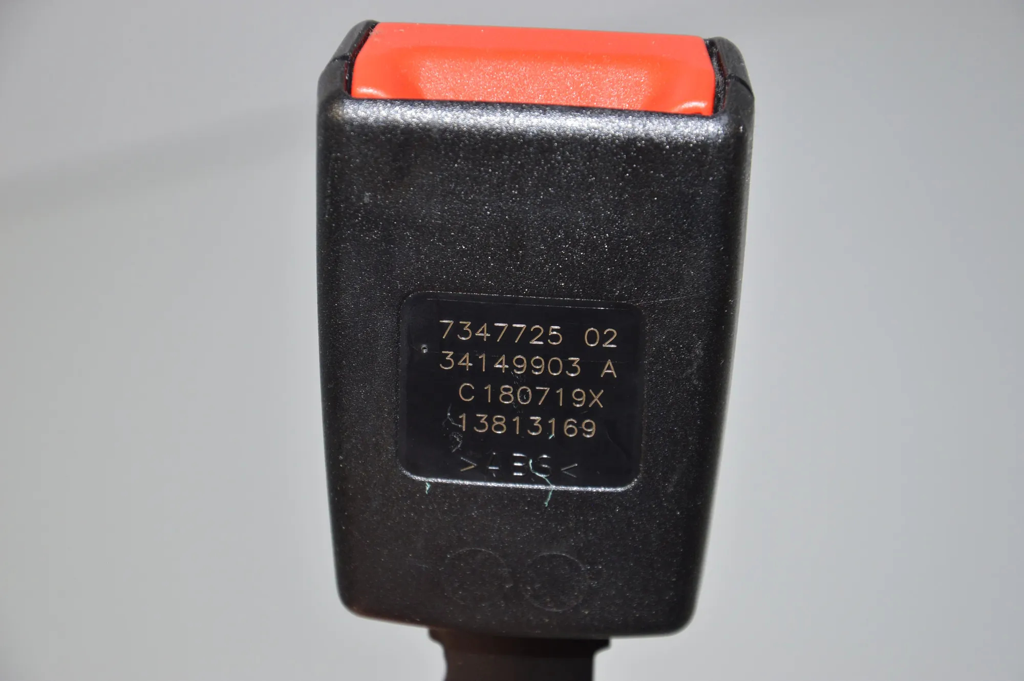 Rear Left Seat Buckle – OEM 7347725 · BMW i3 (I01) Electric 2019 – 5