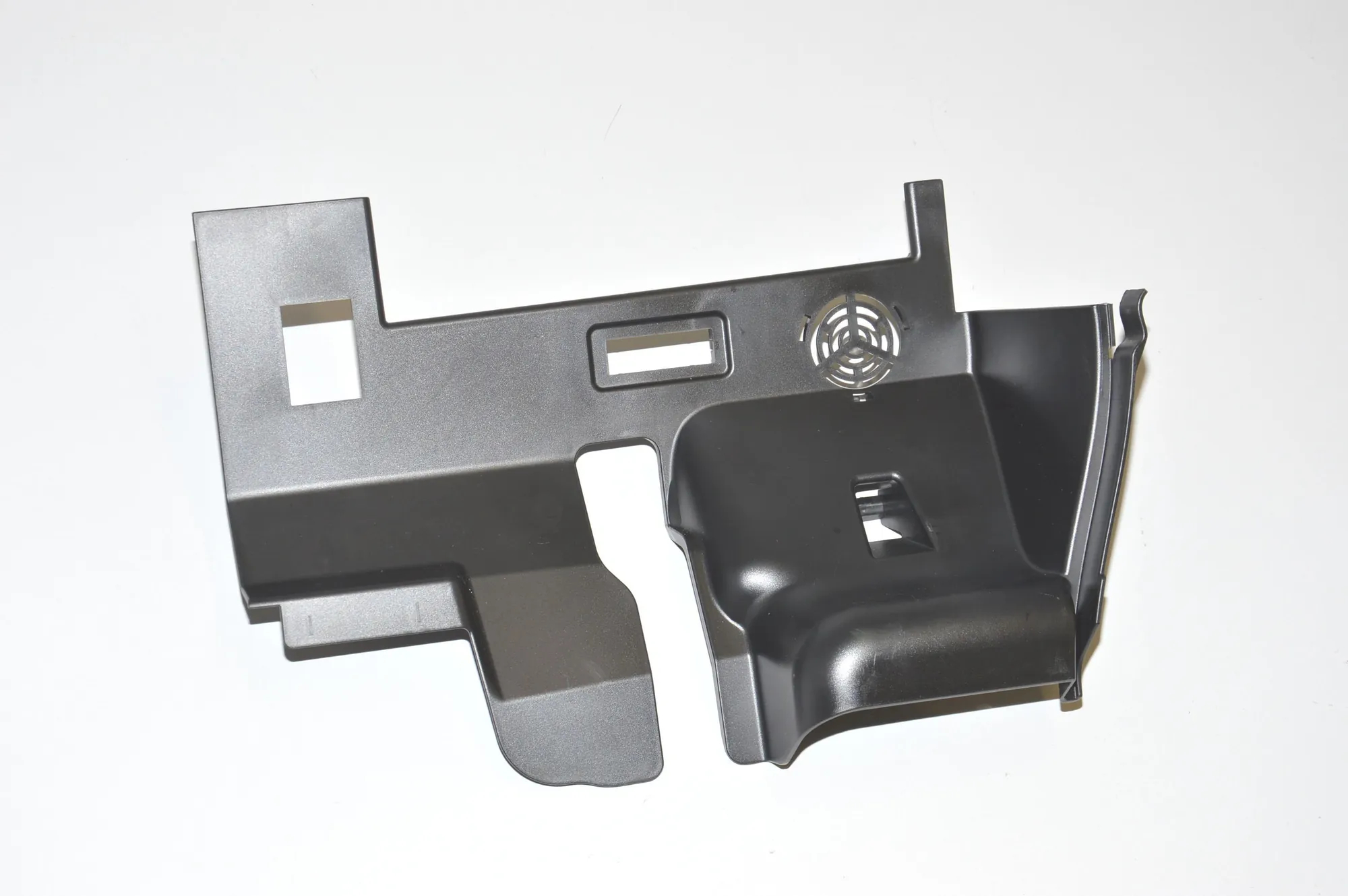 Dashboard Lower Trim – OEM 9283030 · BMW i3 (I01) Electric 2019 – 2