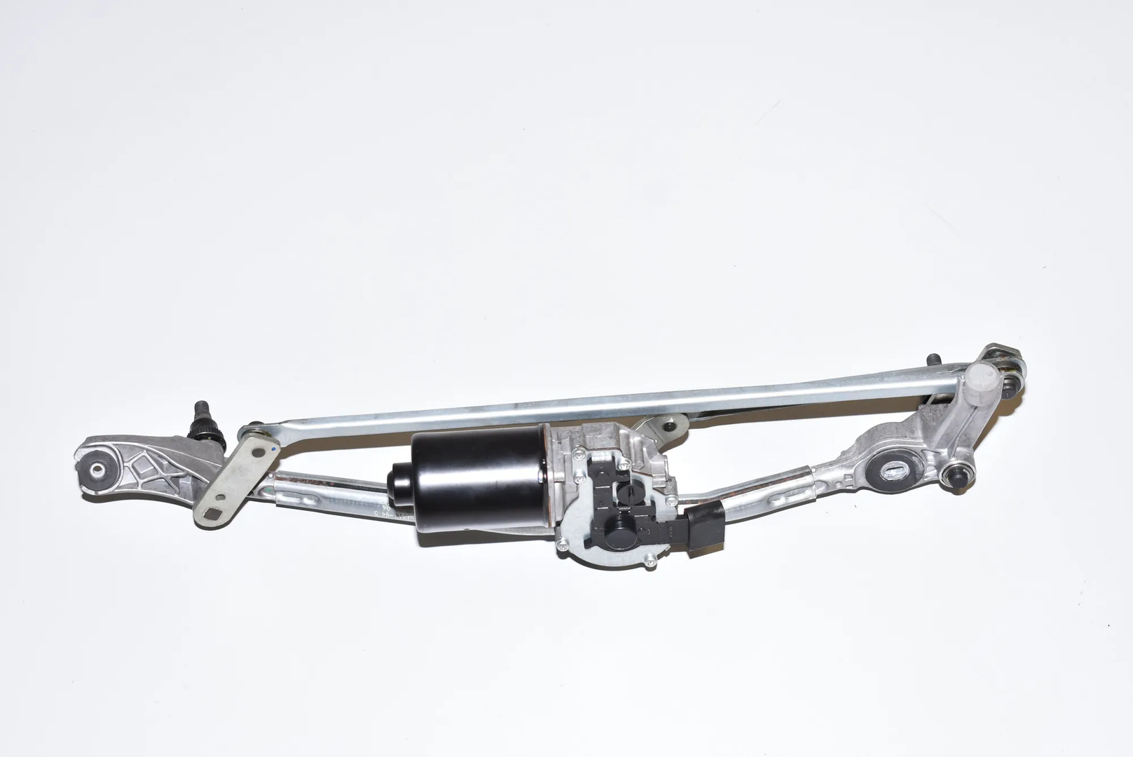 Front Windshield Wiper Mechanism – OEM 6978264 · BMW 3 (E90) 320 d 2007 – 3