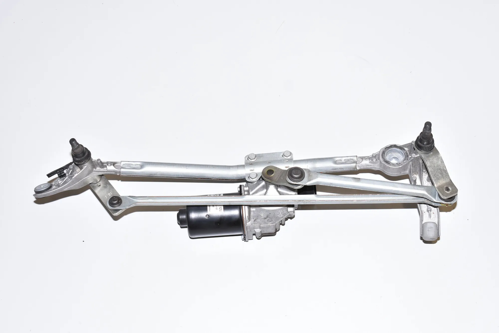 Front Windshield Wiper Mechanism – OEM 6978264 · BMW 3 (E90) 320 d 2007 – 2