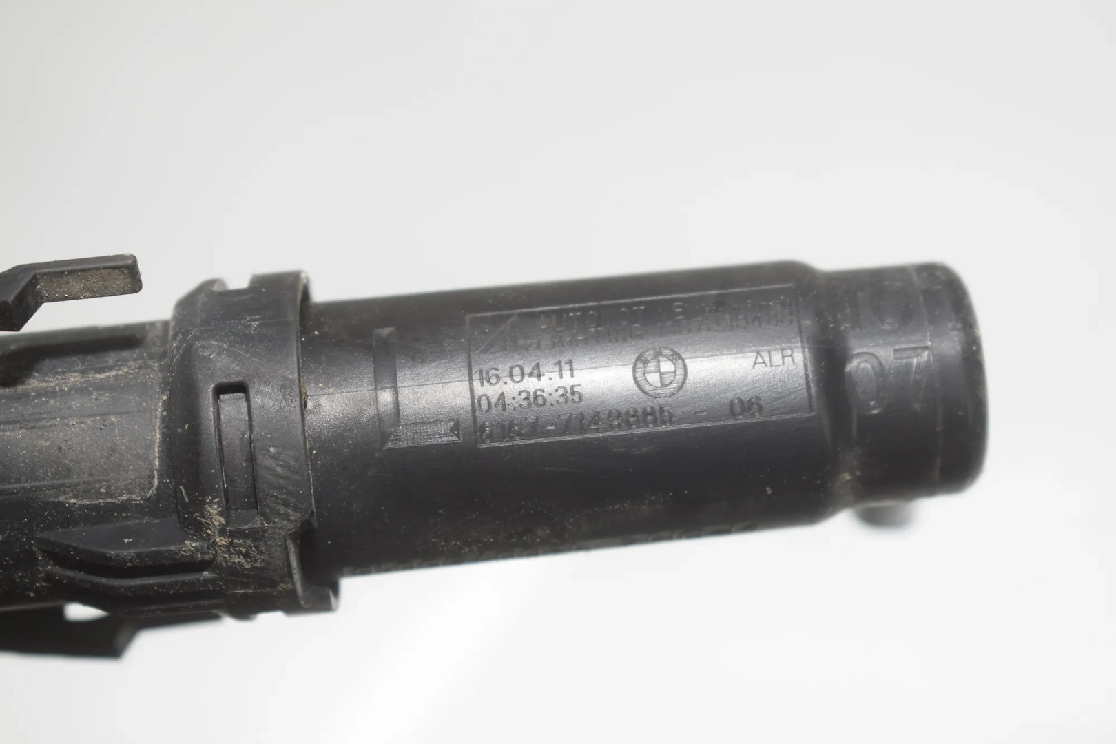 Right Headlight Washer Pump – OEM 7149885 · BMW 5 Touring (F11) 530 d xDrive 2011 – 5