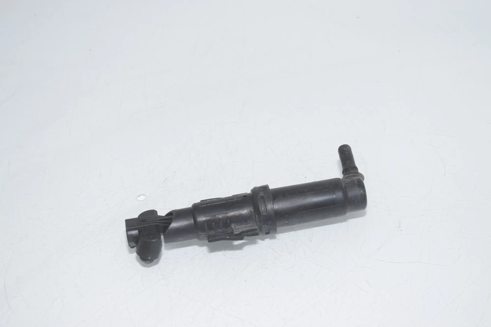 Right Headlight Washer Pump – OEM 7149885 · BMW 5 Touring (F11) 530 d xDrive 2011