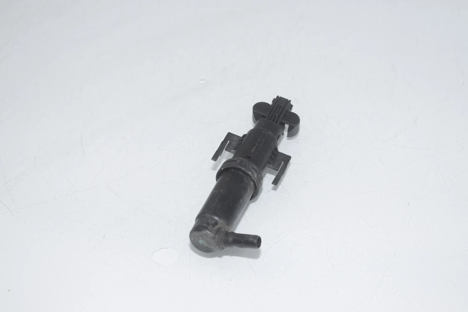 Right Headlight Washer Pump – OEM 7149885 · BMW 5 Touring (F11) 530 d xDrive 2011 – 2