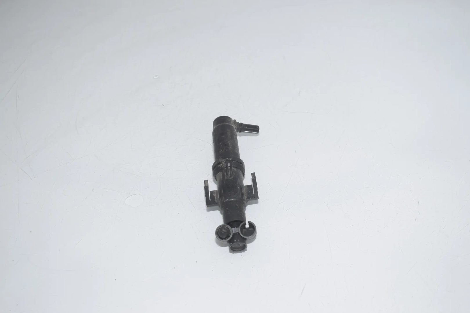 Right Headlight Washer Pump – OEM 7149885 · BMW 5 Touring (F11) 530 d xDrive 2011 – 4