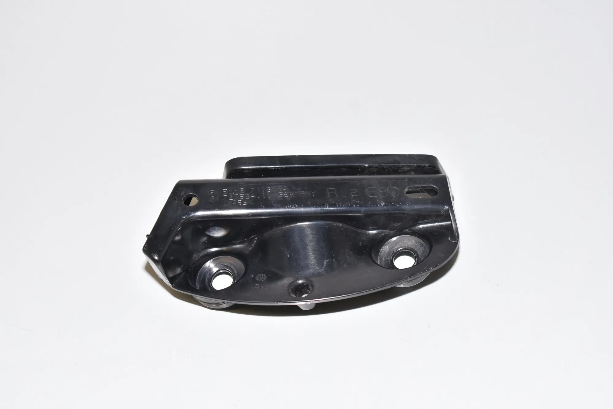 Rear Right Bumper Bracket – OEM 7118194 · BMW 3 (E90) 320 d 2007