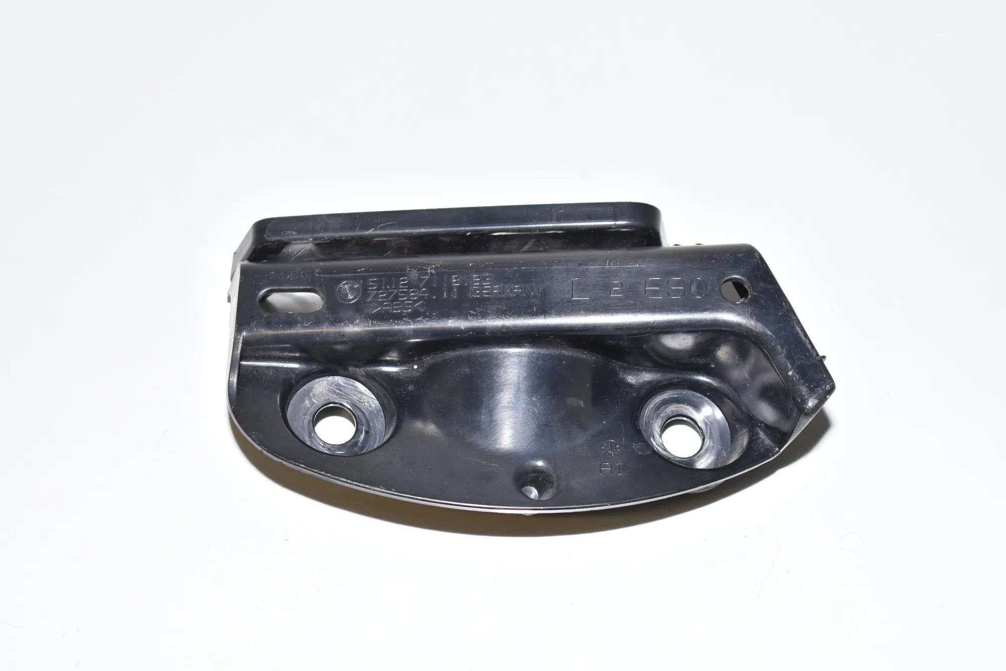 Rear Left Bumper Bracket – OEM 7118193 · BMW 3 (E90) 320 d 2007 – 2