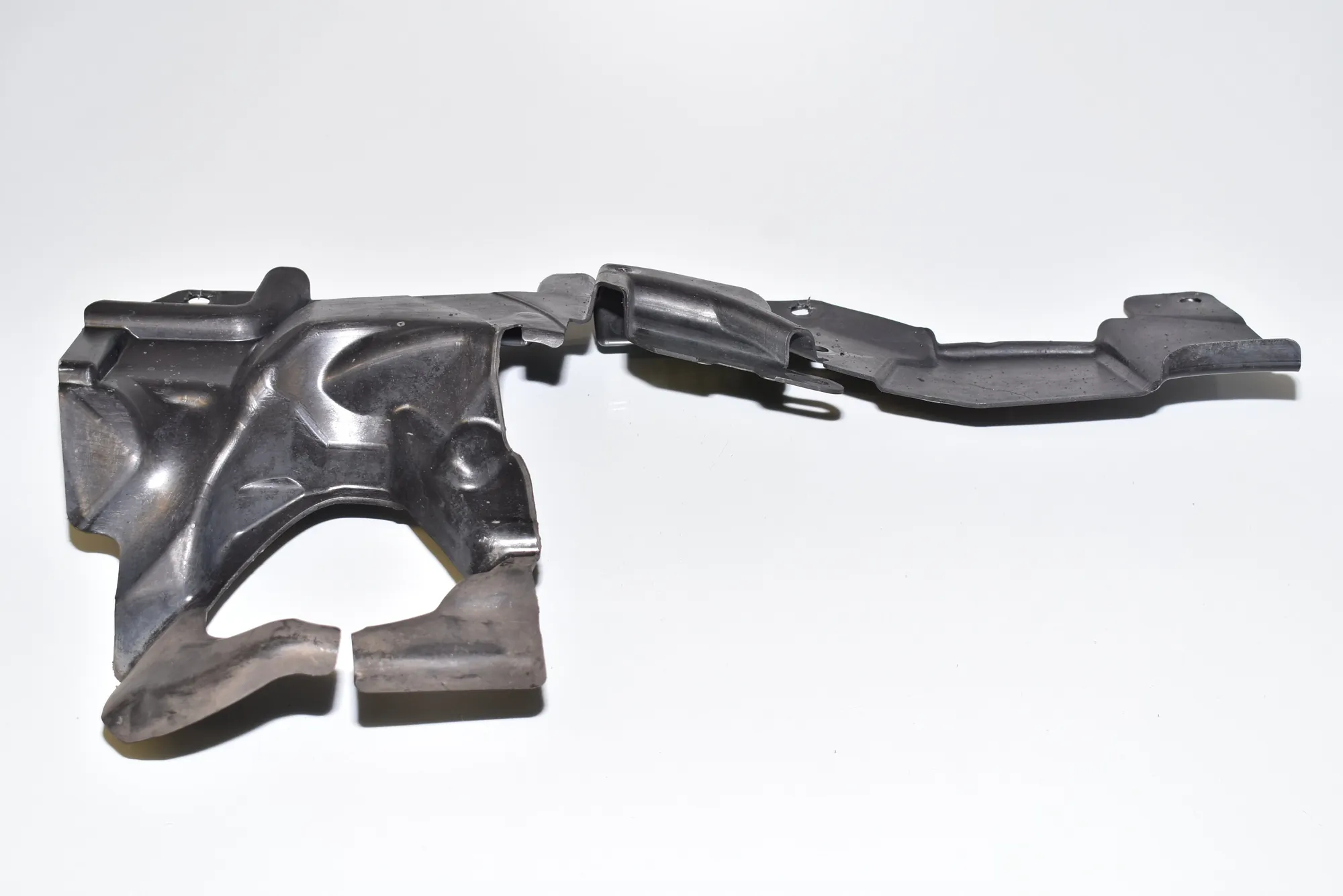 Control Arm Cover – OEM 7131711 · BMW 3 (E90) 320 d 2007 – 2